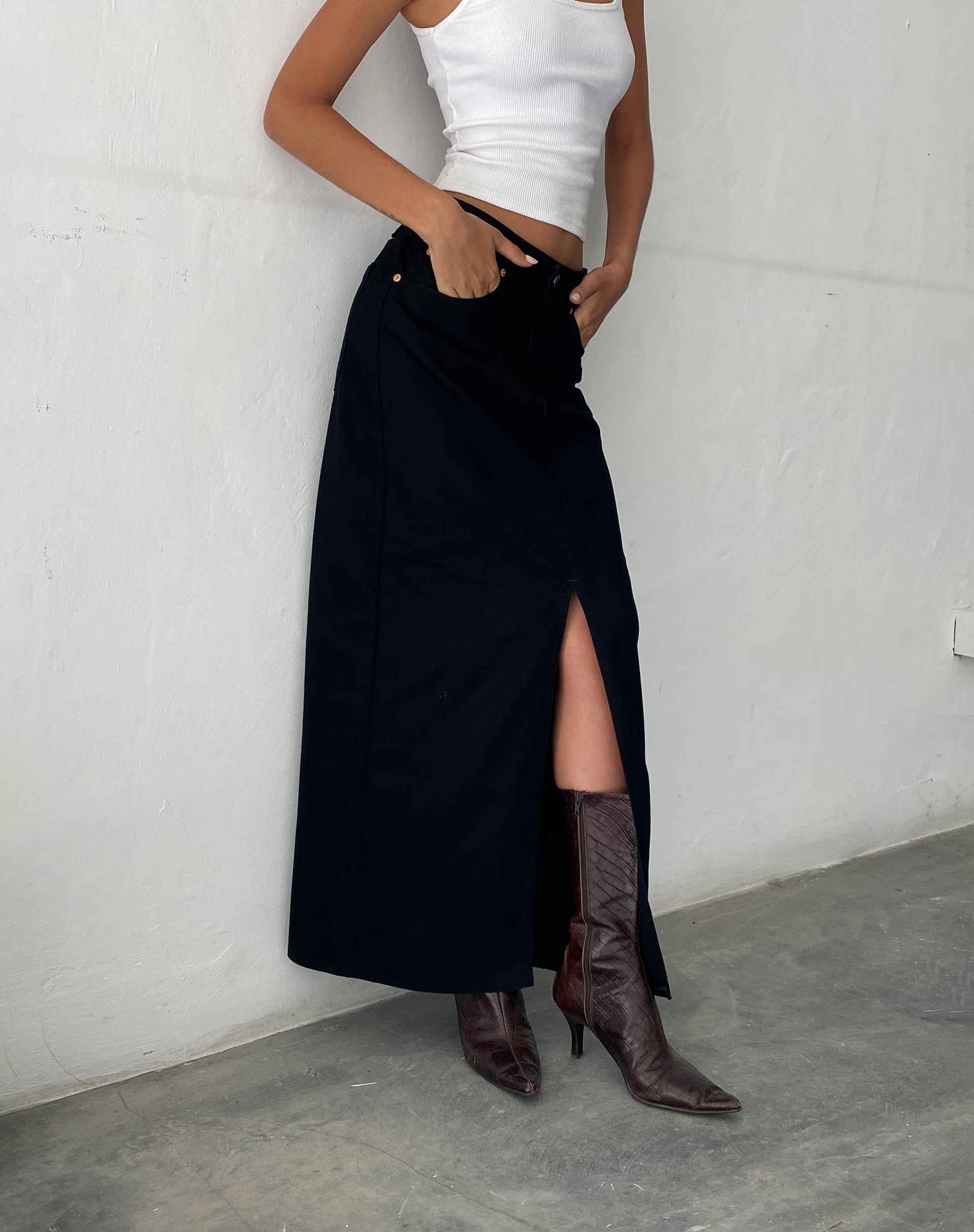 Bild von Low Rise Denim Maxirock in Rinse Schwarz