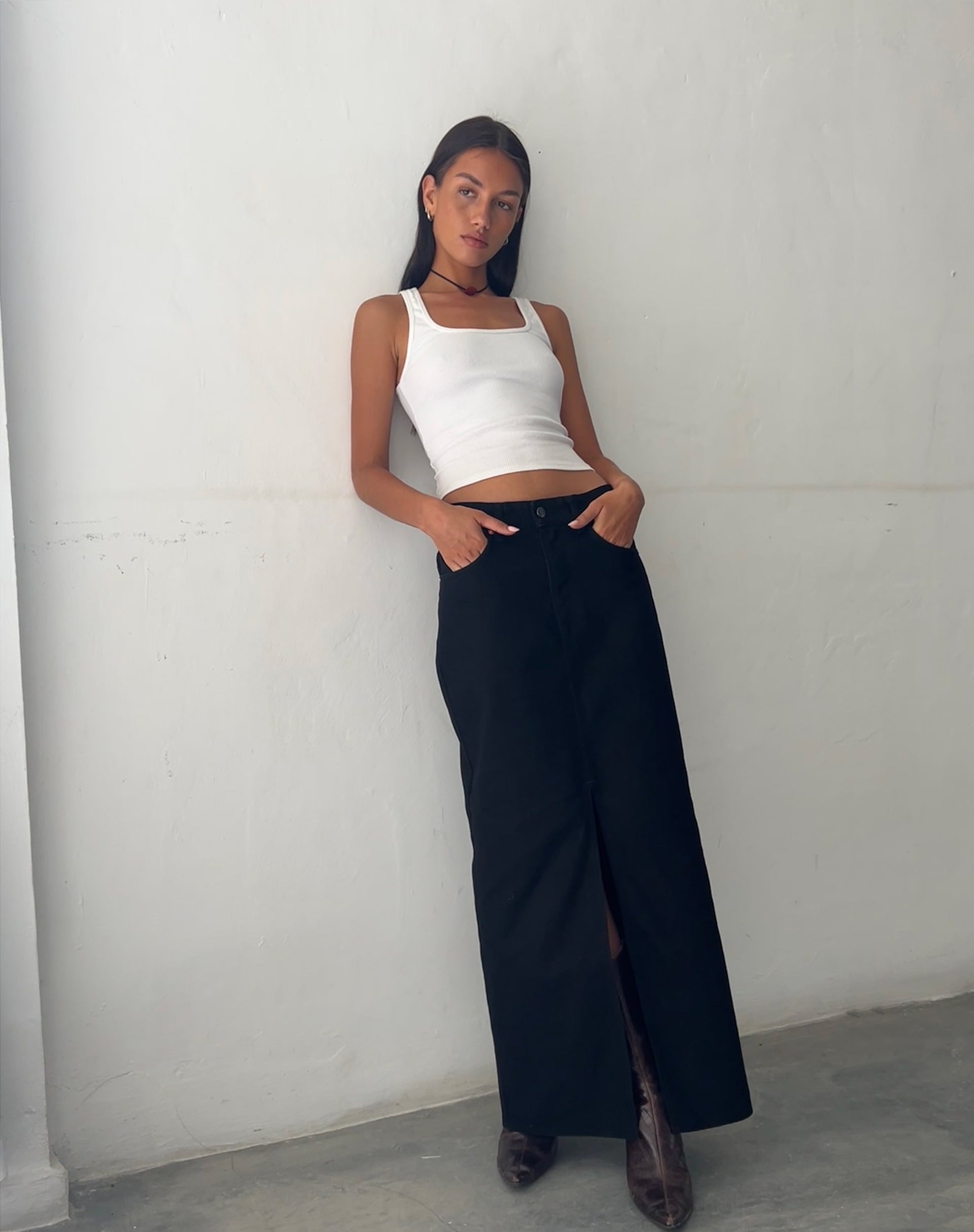Bild von Low Rise Denim Maxirock in Rinse Schwarz