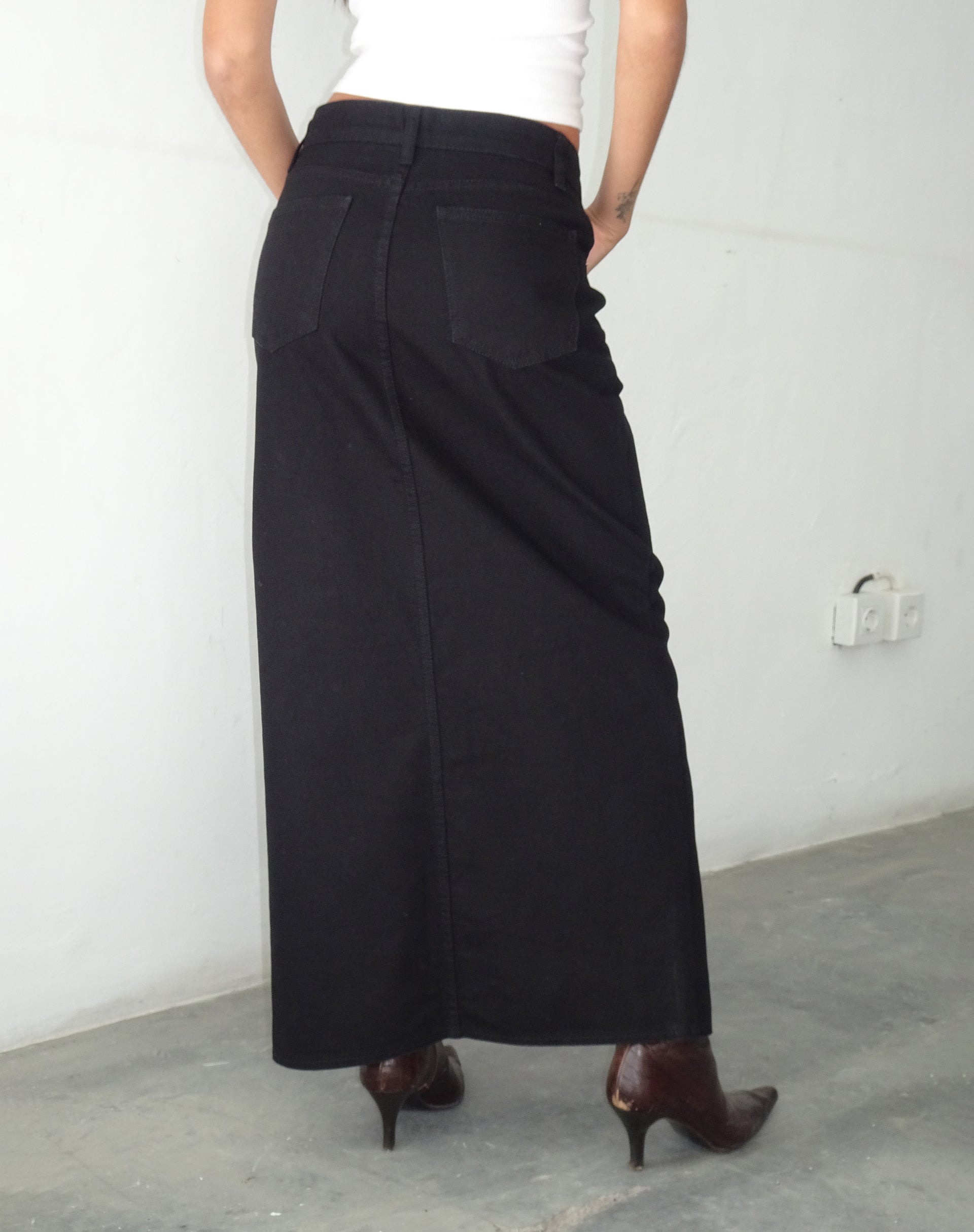 Bild von Low Rise Denim Maxirock in Rinse Schwarz