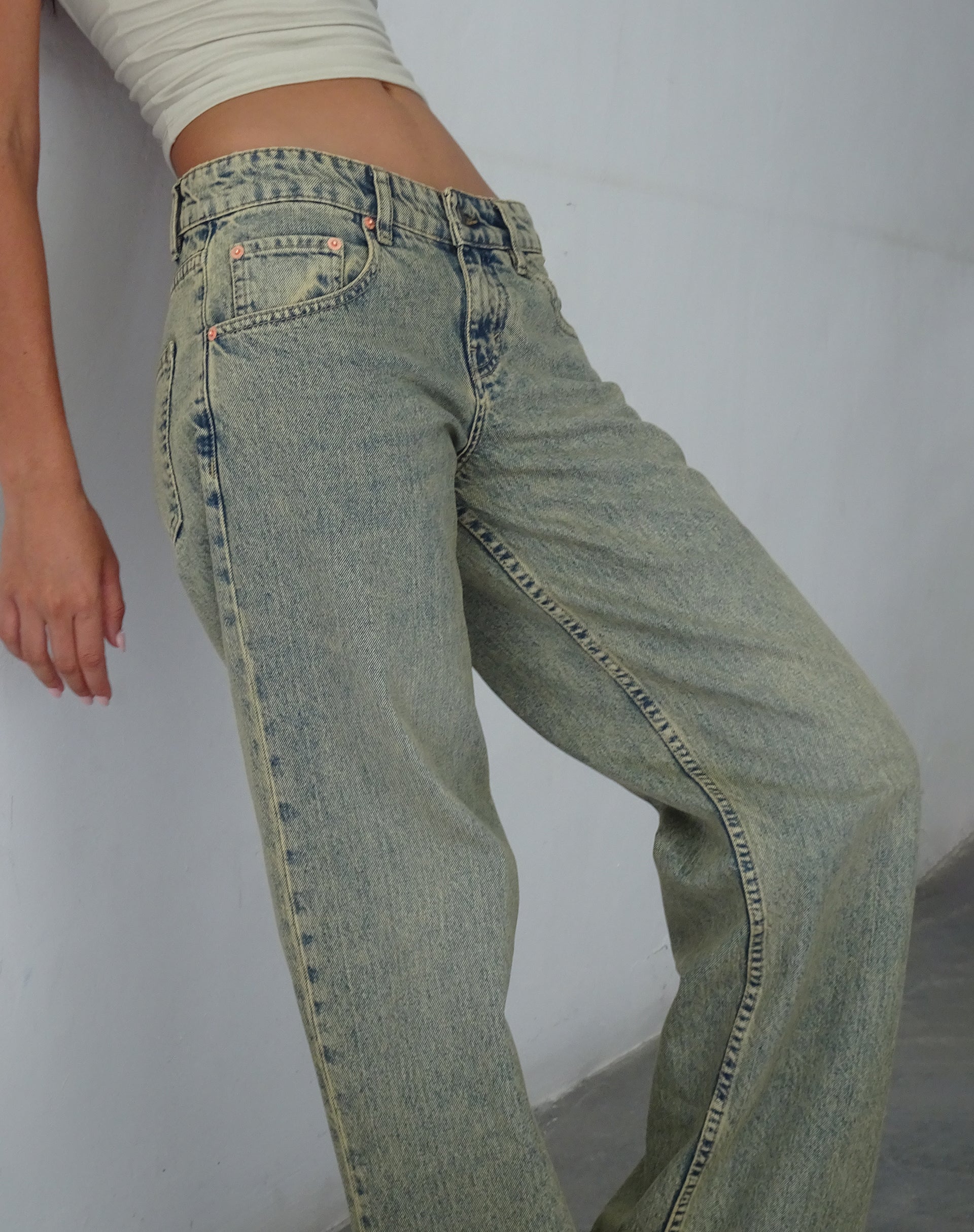 Bild von Low Rise Parallel Jeans in Sandy Blue Acid