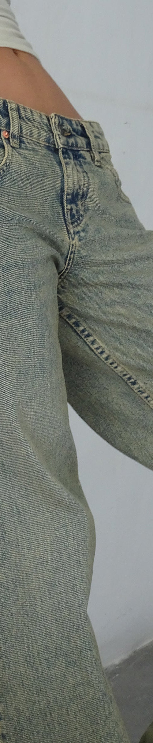 Bild von Low Rise Parallel Jeans in Sandy Blue Acid