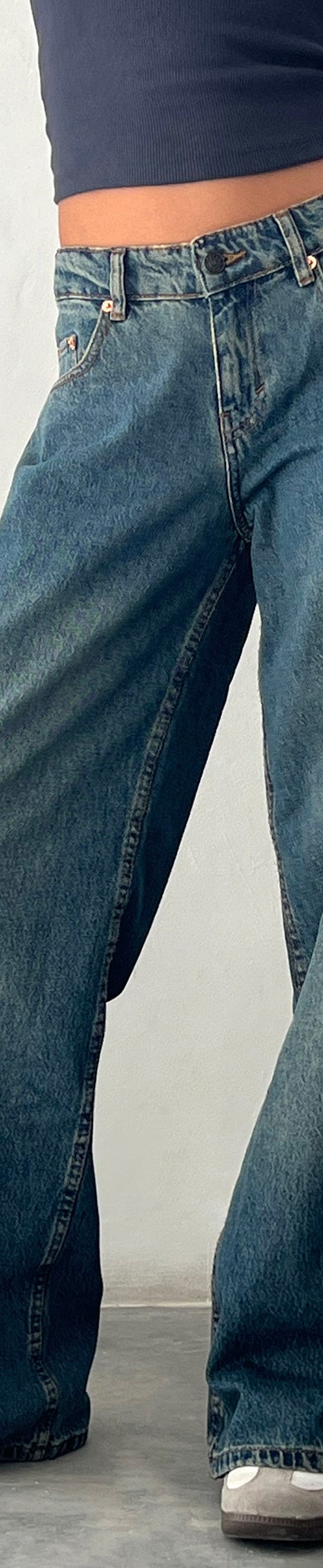 Bild von Roomy Extra Wide Low Rise Jeans in Braun Blau Acid