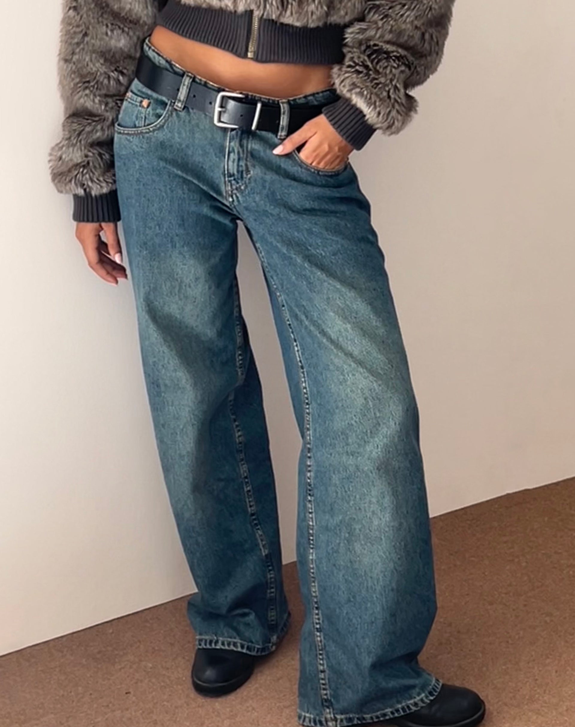 Bild von Roomy Extra Wide Low Rise Jeans in Braun Blau Acid