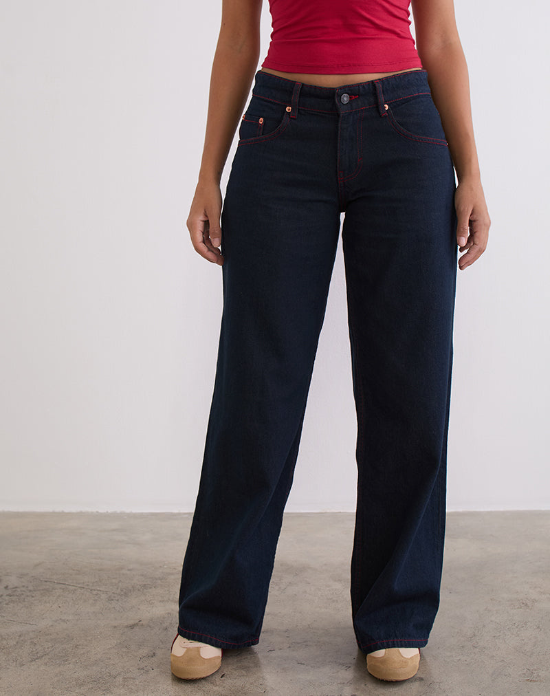 Geräumige Low Rise Jeans in Indigo mit roten Nähten