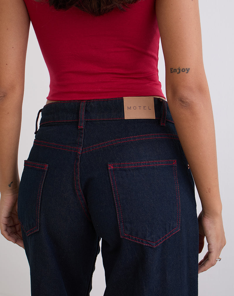 Bild von Low Rise Roomy Jeans in Indigo mit roter Naht