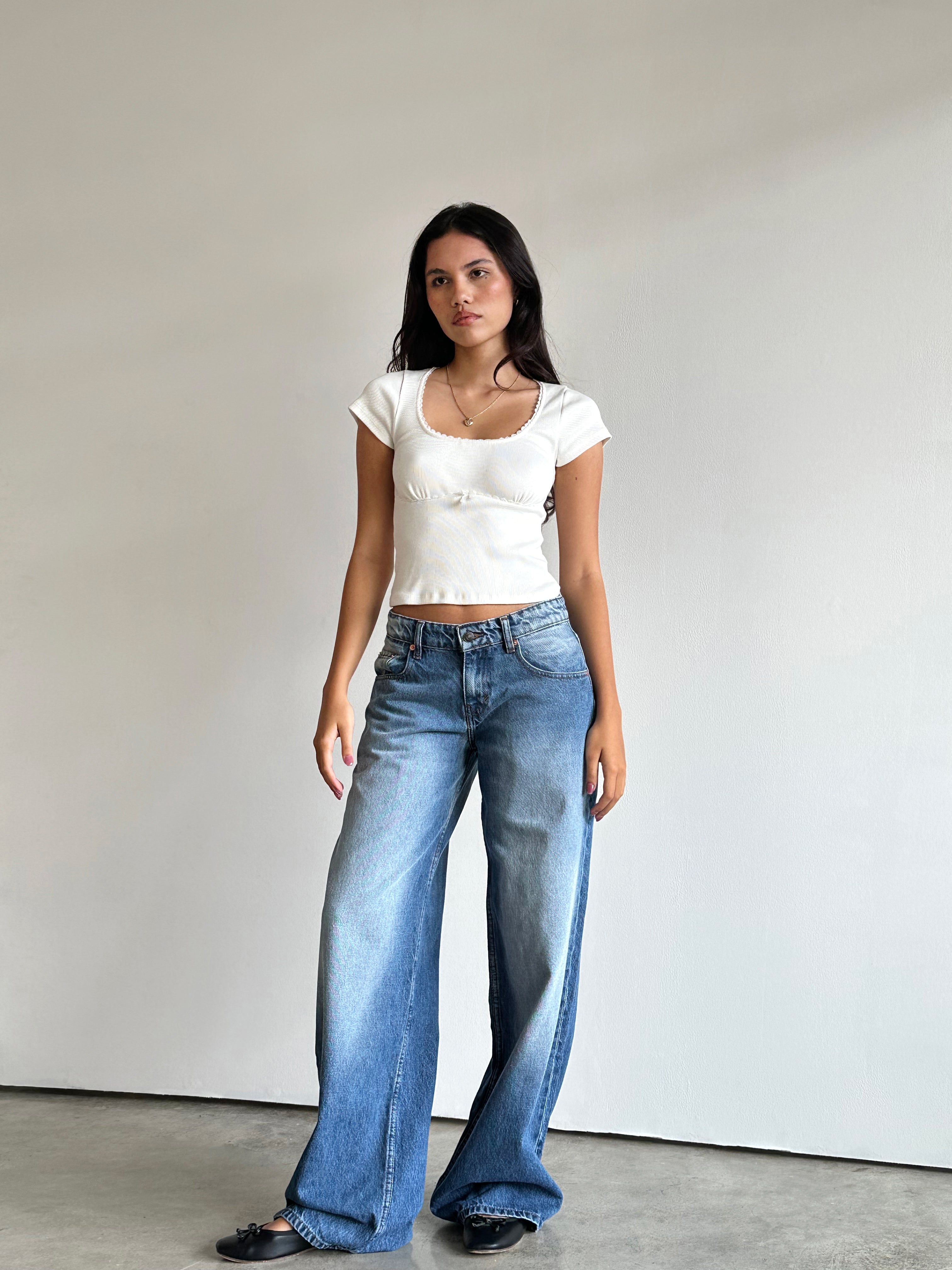Bild von Roomy Extra Wide Low Rise Jeans in Marine Blue Wash