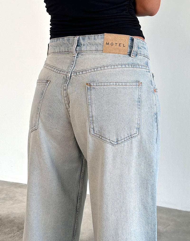 Bild von Roomy Extra Wide Low Rise Jeans in Sand Bleach Extreme