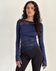 Image of Lucca Langarm-Top aus Slinky Lace Marineblau