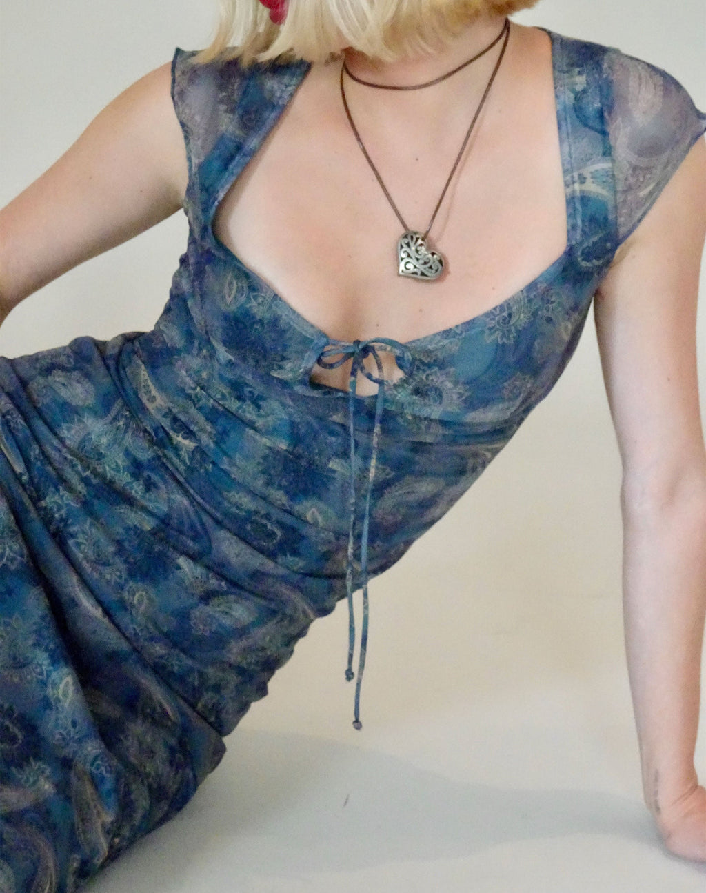 Lunama Midikleid aus Mesh in Blau mit Paisley-Muster