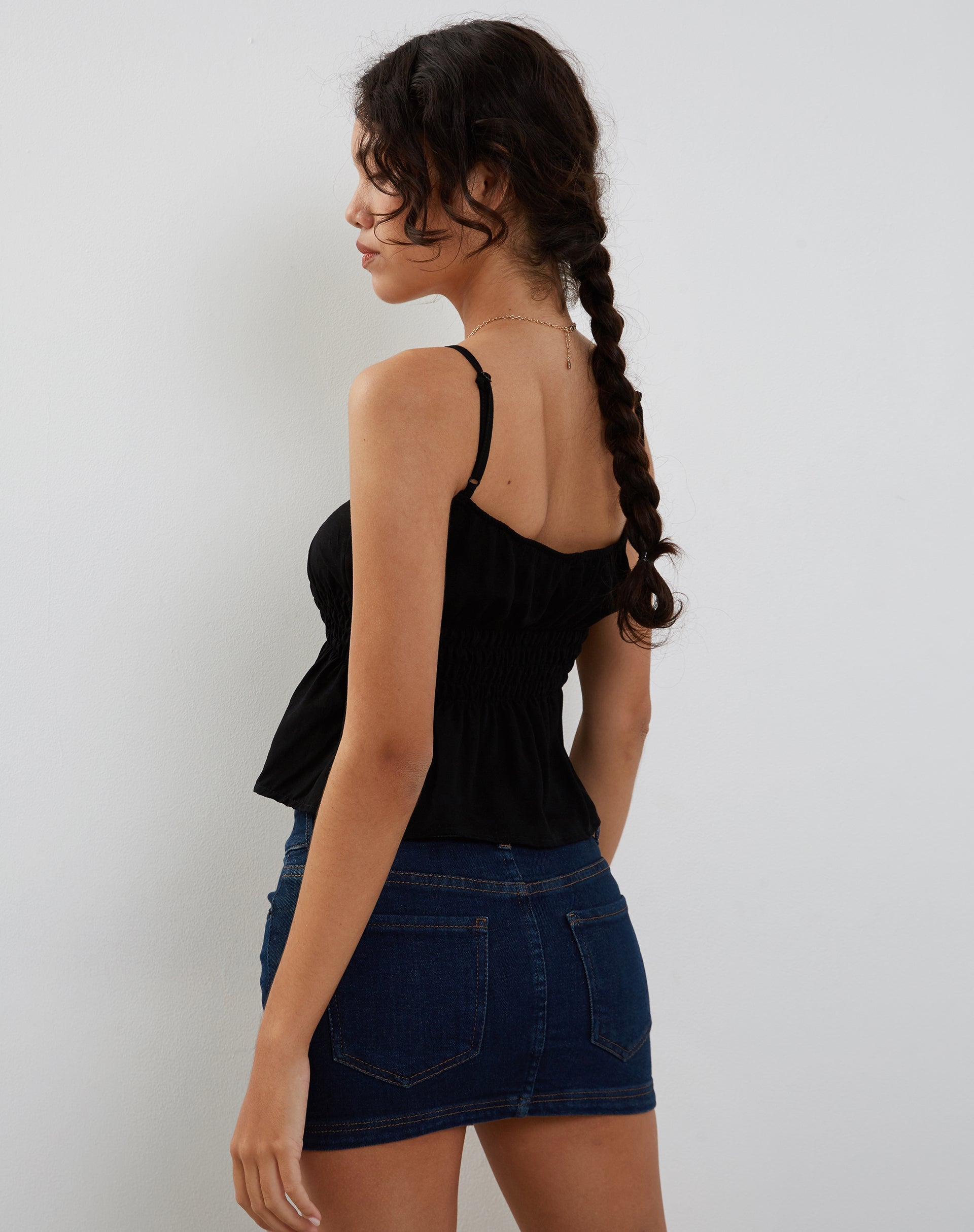 Image of Lyncia Tie Front Cami Top in Schwarz