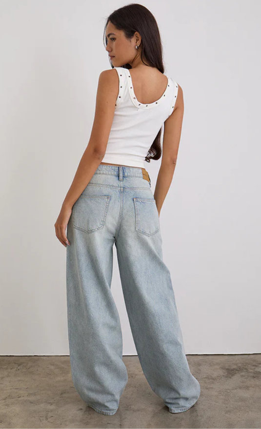 Niedrig gesäumt Geräumig