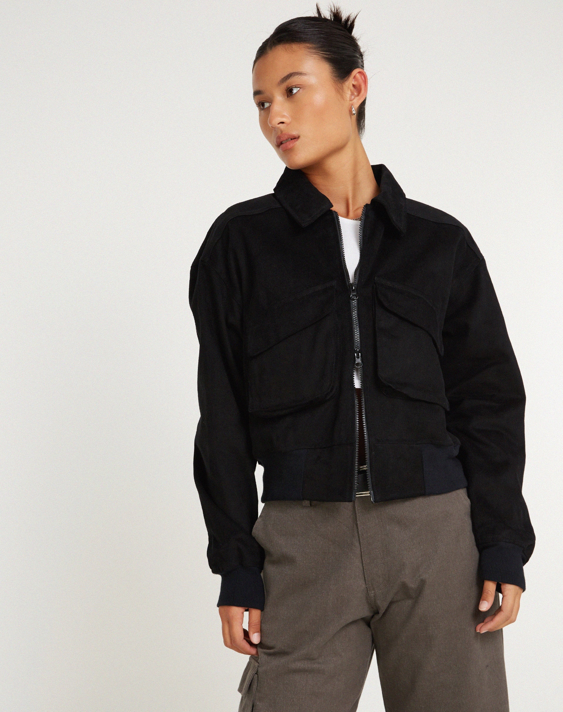 Abbildung der MA2 Jacke in Twill Wildleder Schwarz