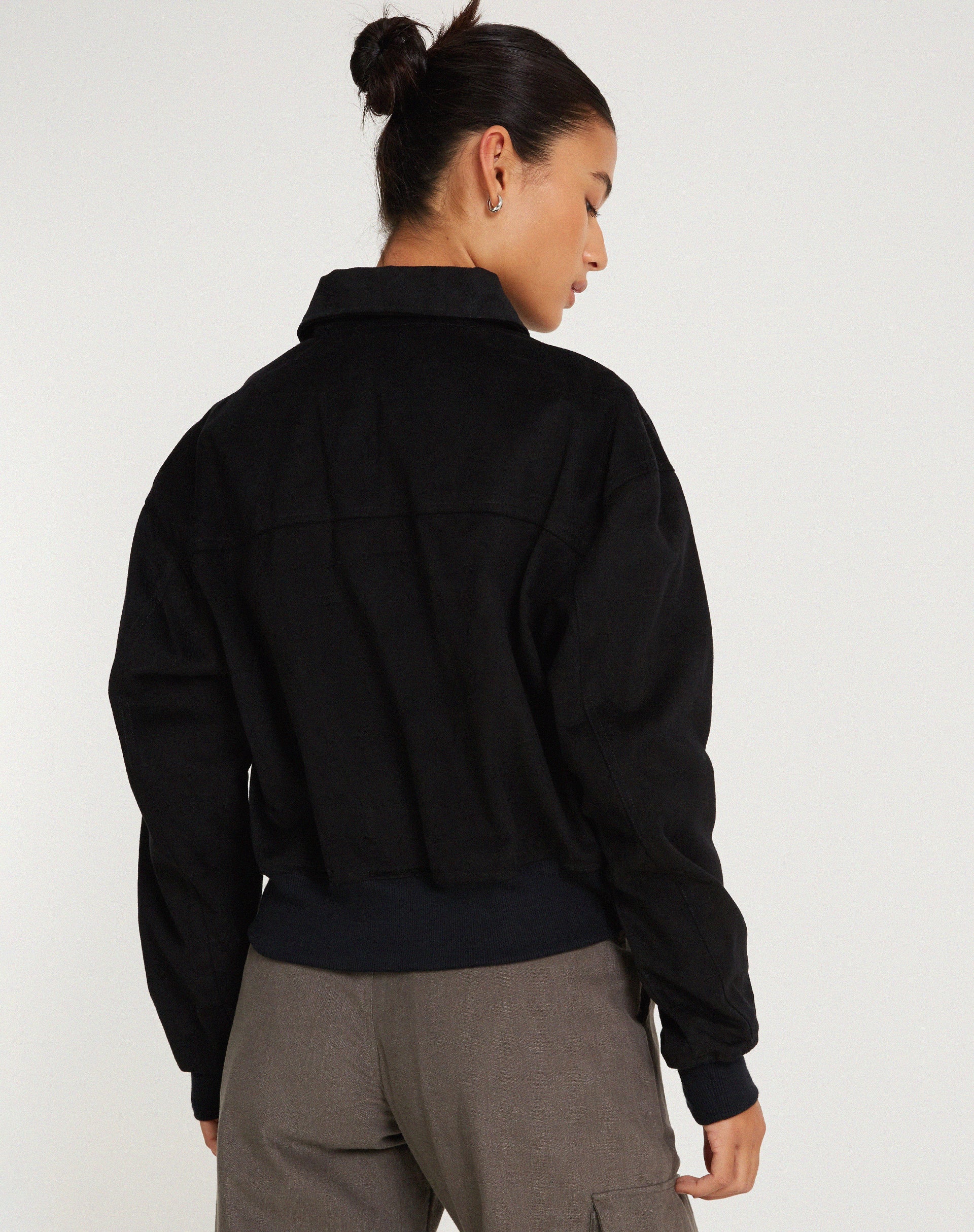 Abbildung der MA2 Jacke in Twill Wildleder Schwarz
