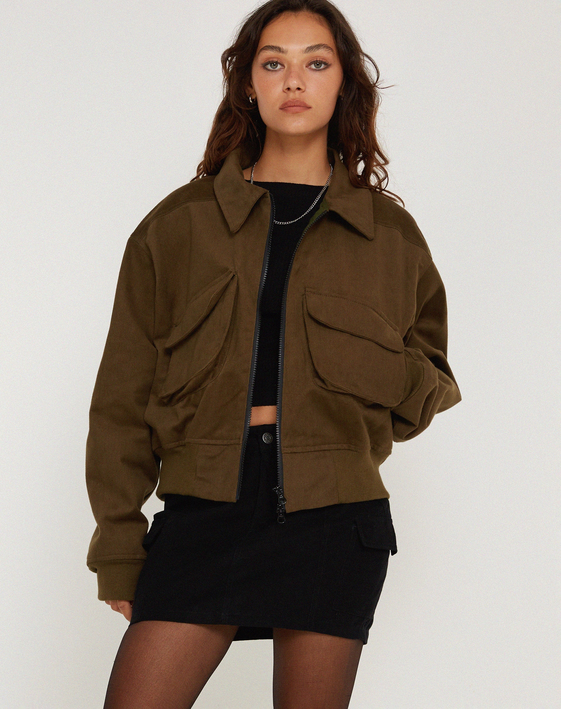 Abbildung der MA2 Jacke in Twill Suede Khaki