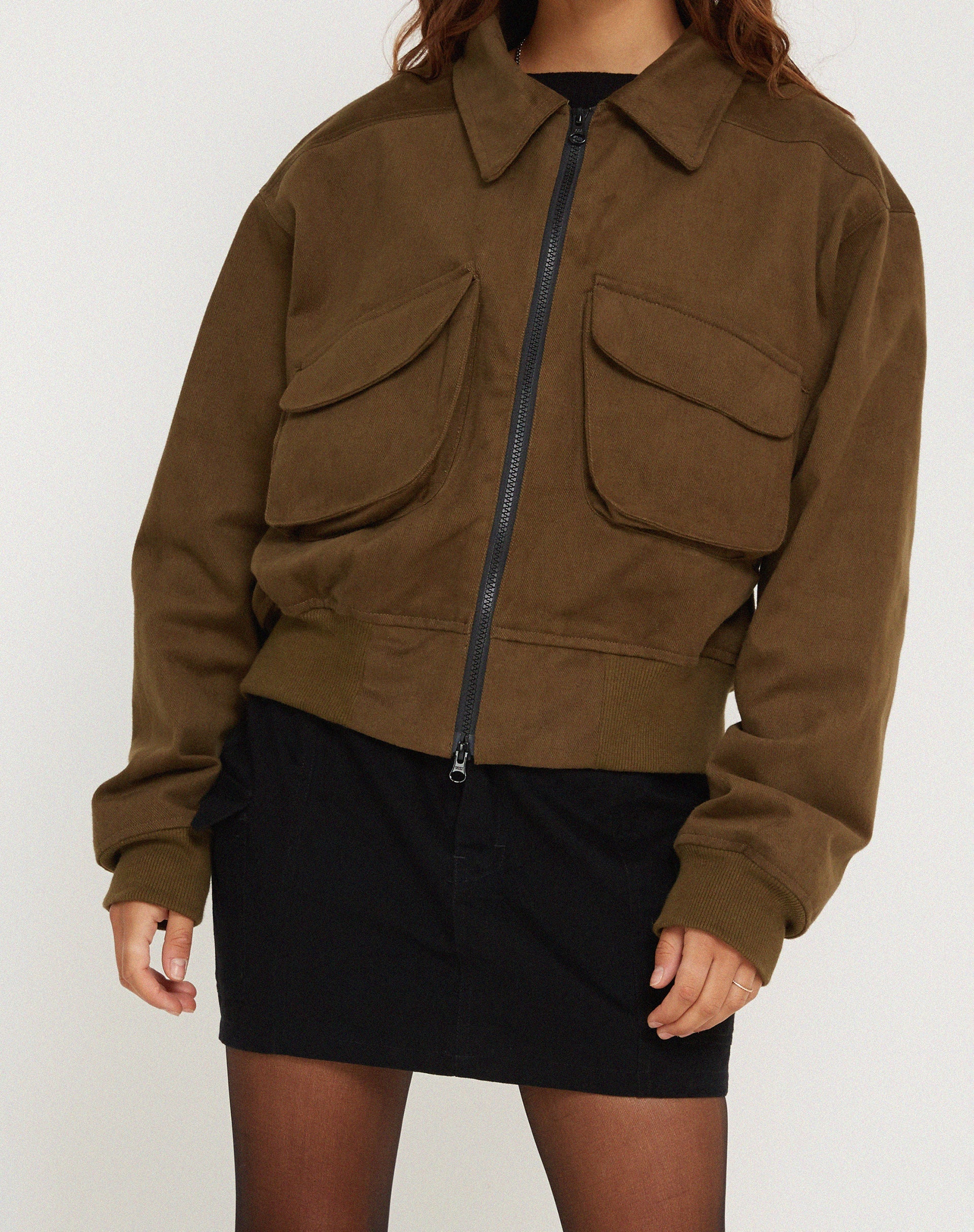 Abbildung der MA2 Jacke in Twill Suede Khaki