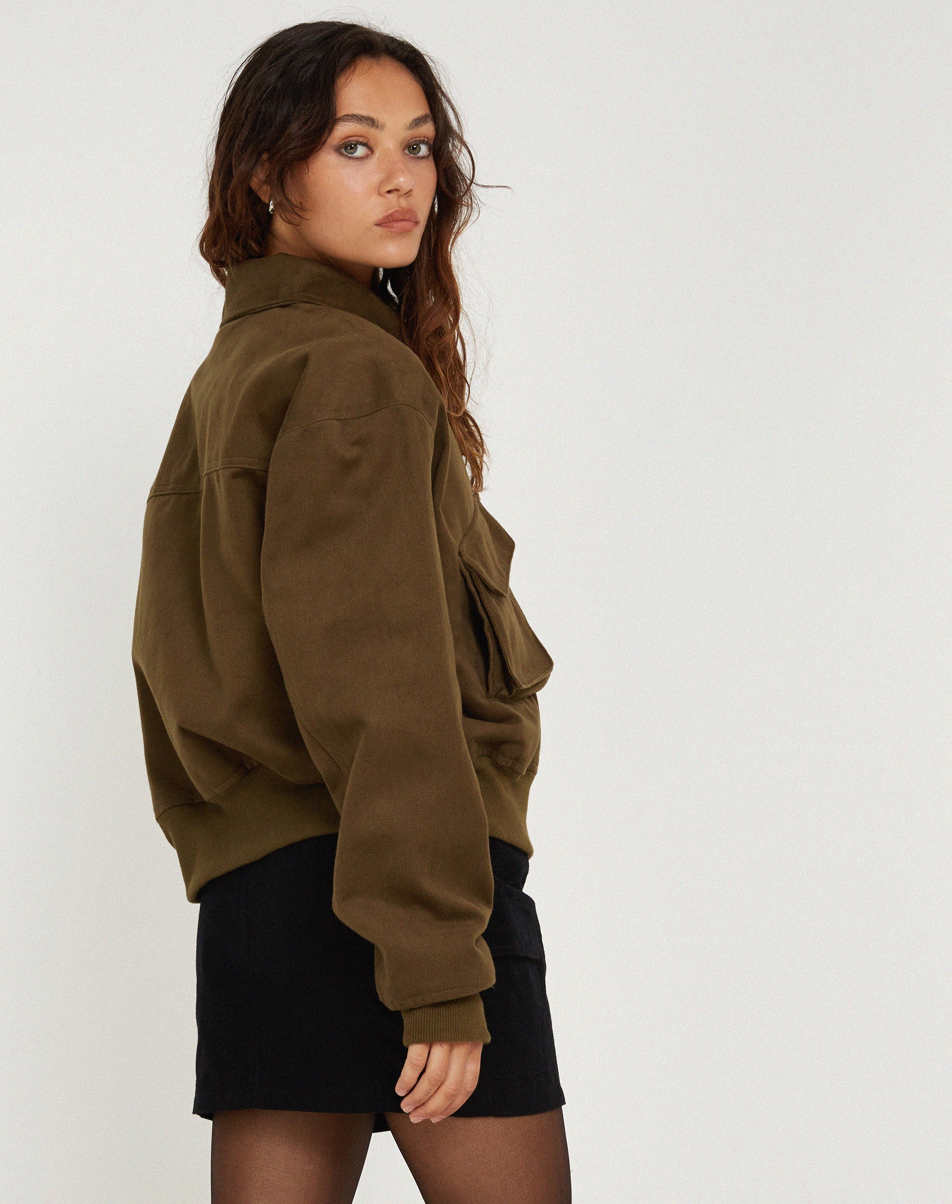 Abbildung der MA2 Jacke in Twill Suede Khaki