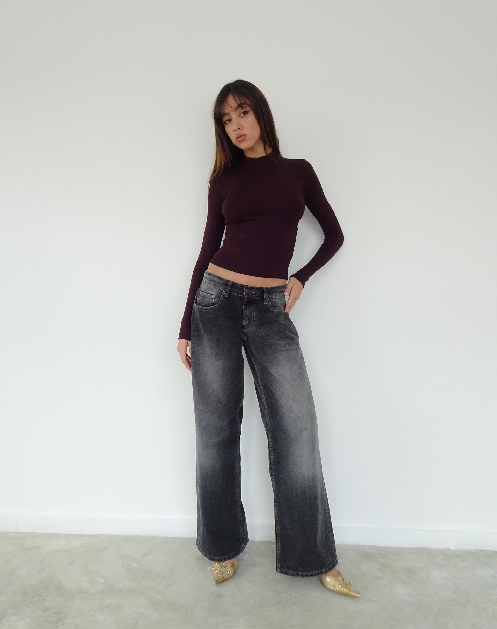 Image of Mabel Langarm-Top mit hohem Halsausschnitt und gerippten Ärmeln in Oxblood