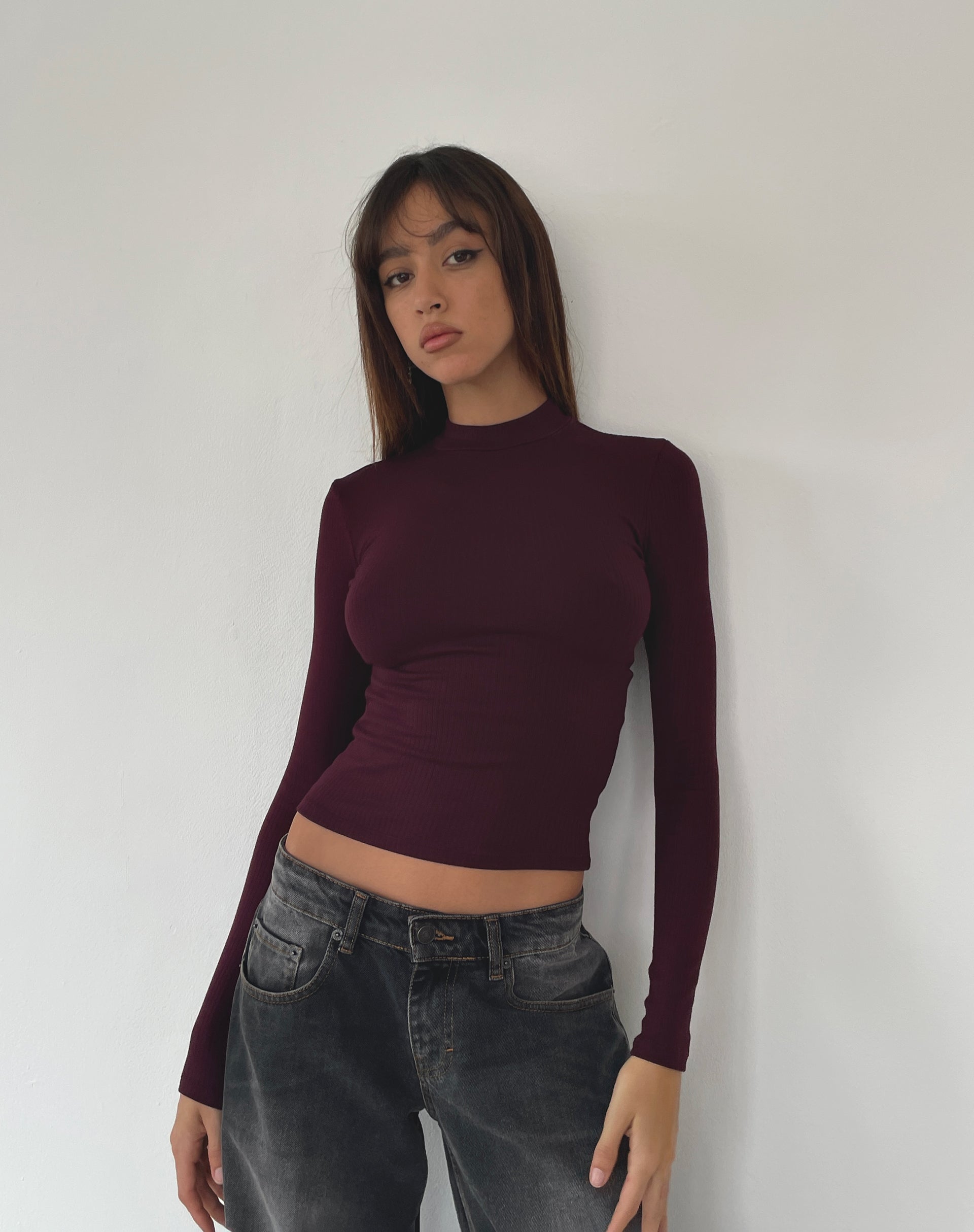 Image of Mabel Langarm-Top mit hohem Halsausschnitt und gerippten Ärmeln in Oxblood