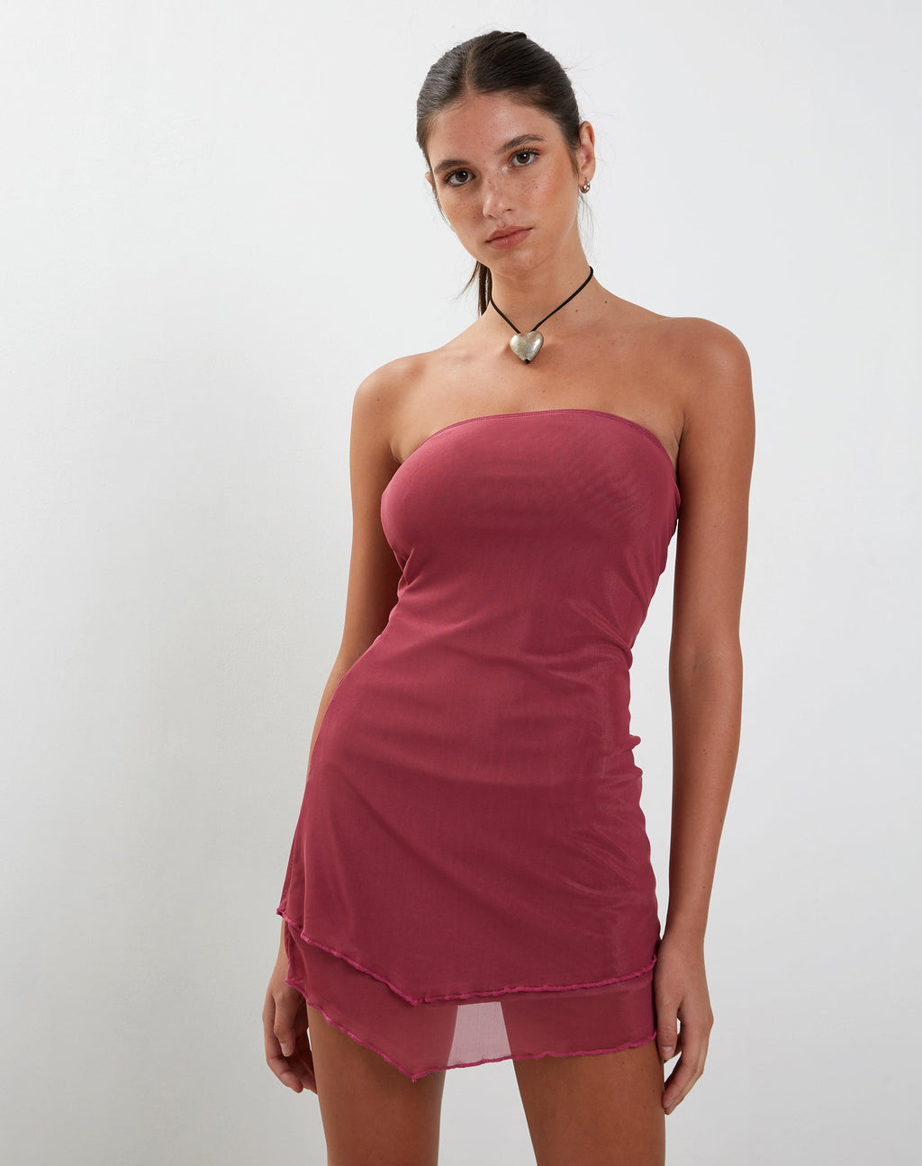 Mahali Bandeau-Mini-Kleid aus Mesh in Himbeere