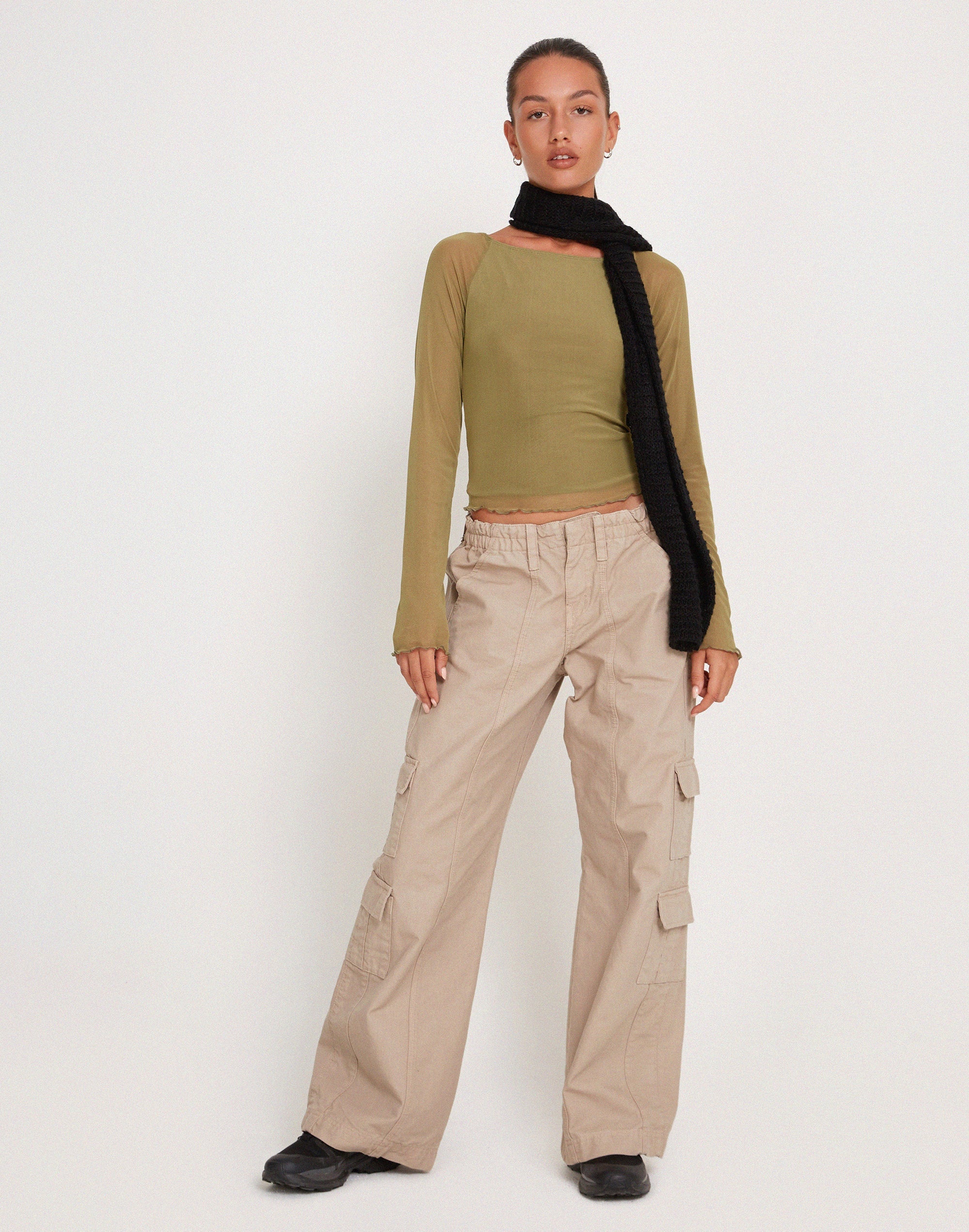 Image of Mahira Langärmeliges Mesh-Top in Oliv
