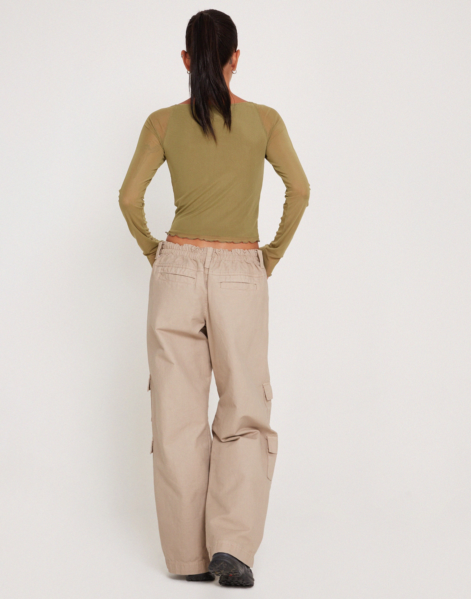 Image of Mahira Langärmeliges Mesh-Top in Oliv
