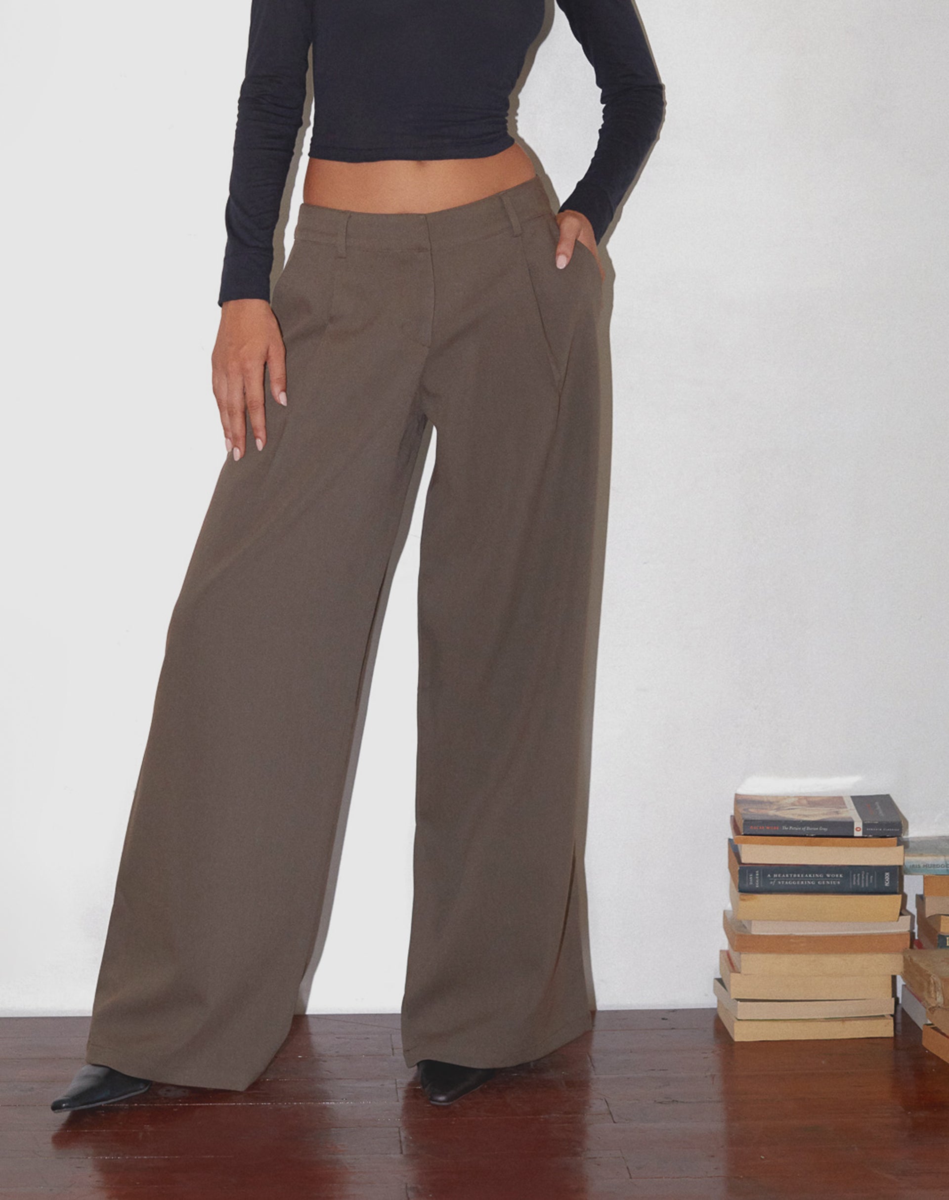 Image of Salisu Hose mit weitem Bein in Tailoring Taupe
