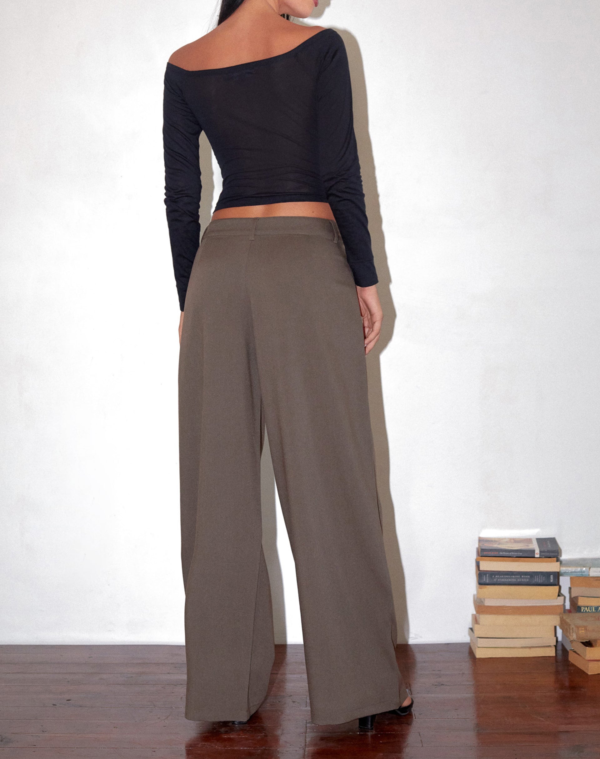 Image of Salisu Hose mit weitem Bein in Tailoring Taupe
