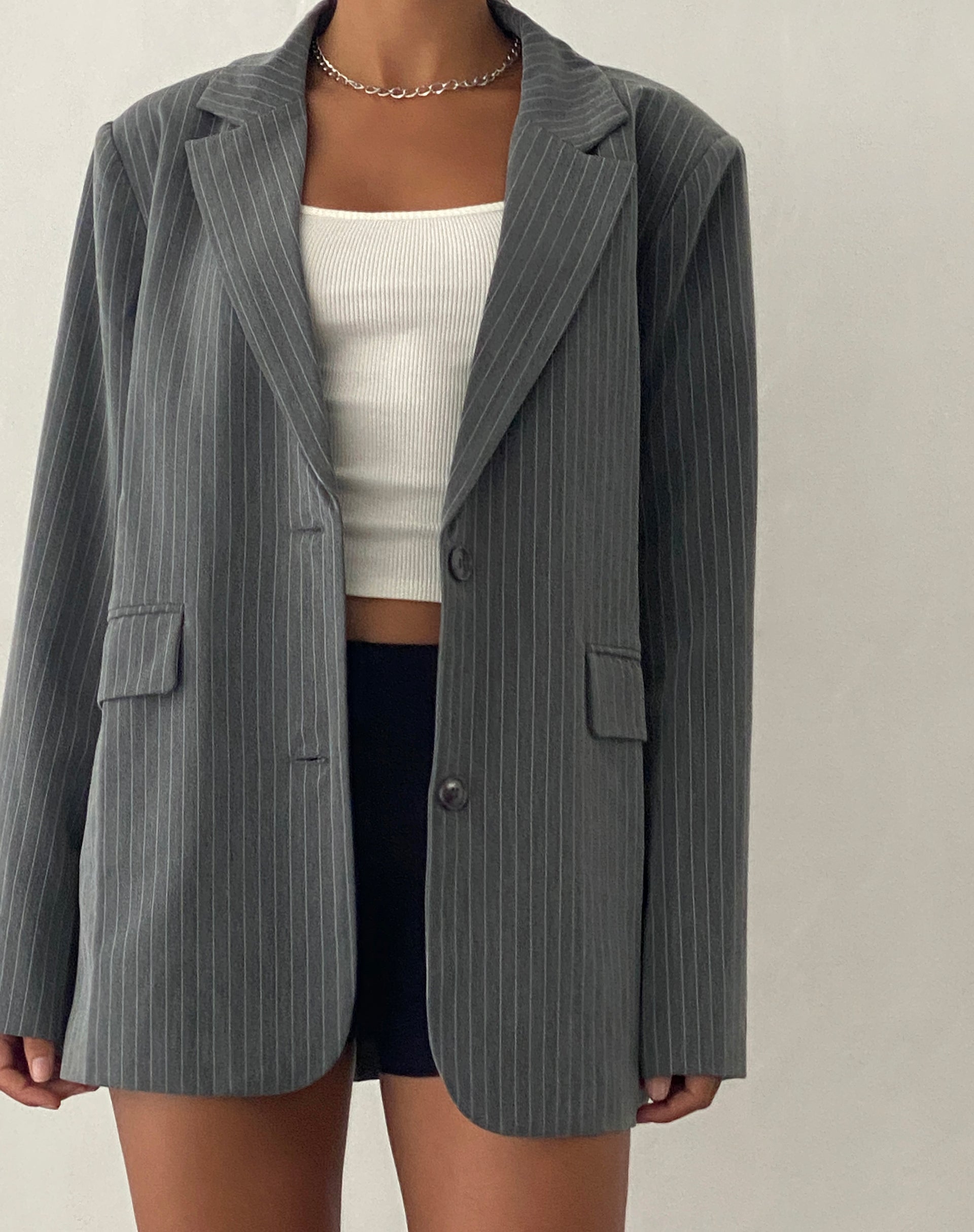 Abbildung des Maiwa Blazers in Tailoring Grey Pinstripe