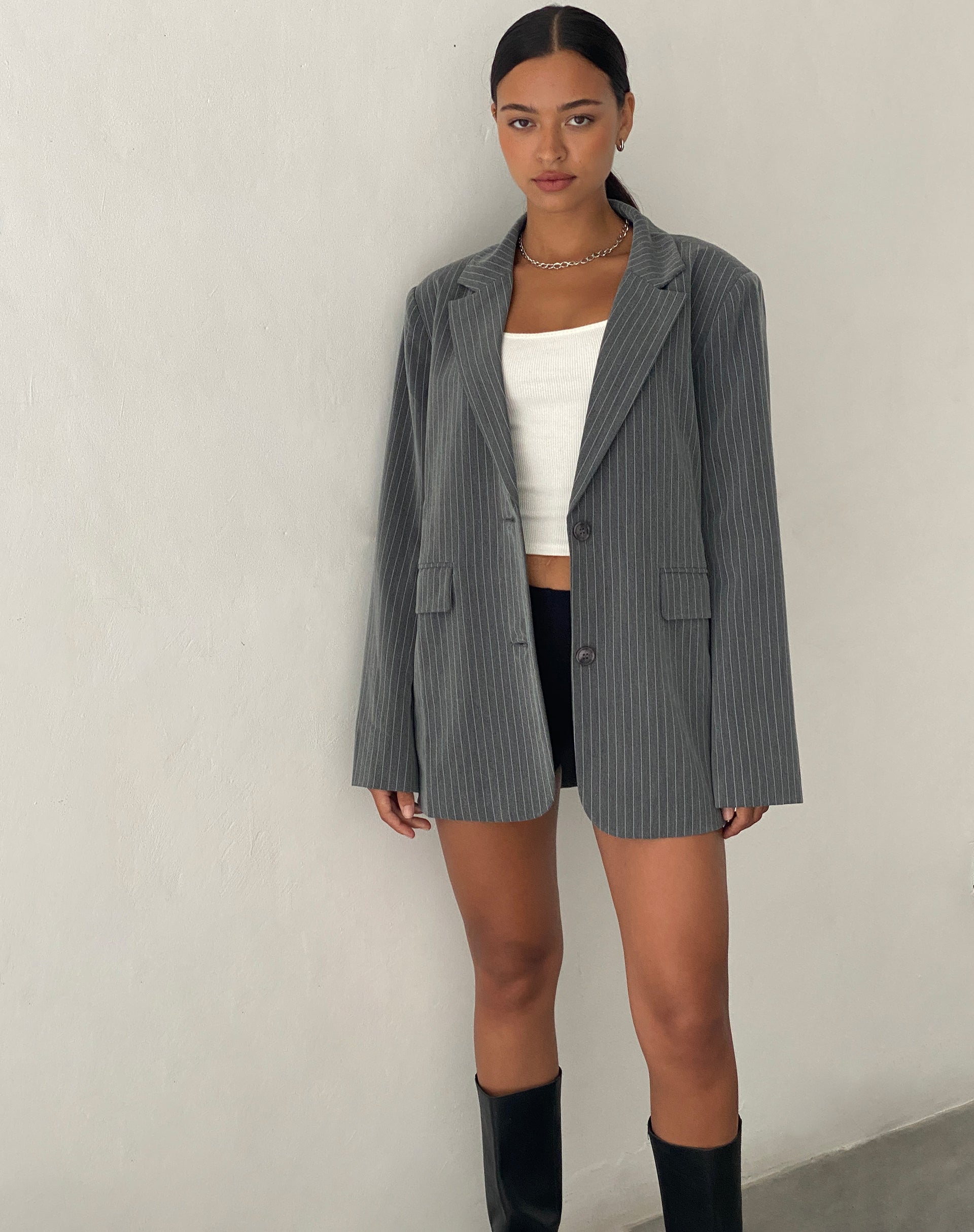 Abbildung des Maiwa Blazers in Tailoring Grey Pinstripe