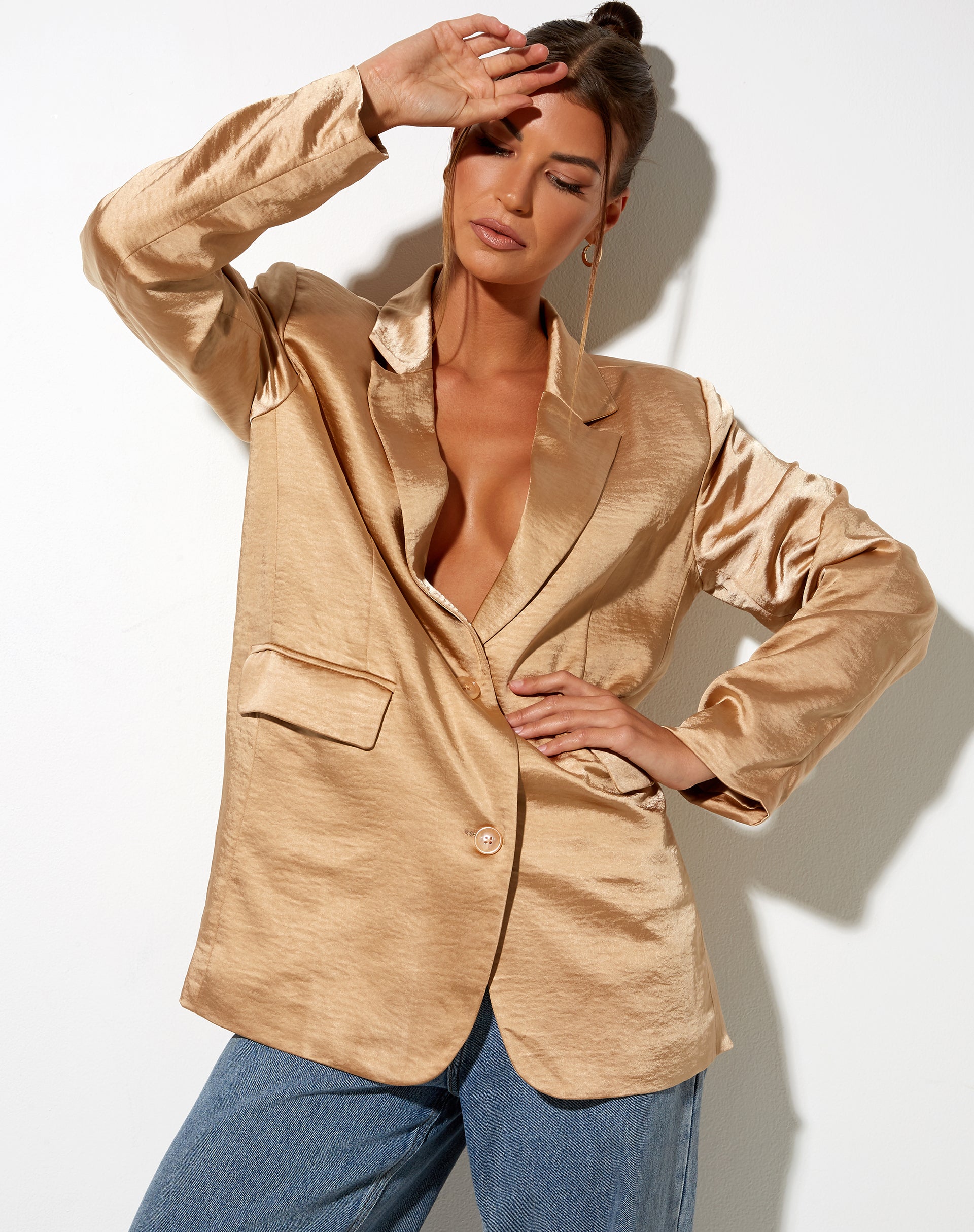 Bild von Maiwa Blazer in Satin Golden Sand