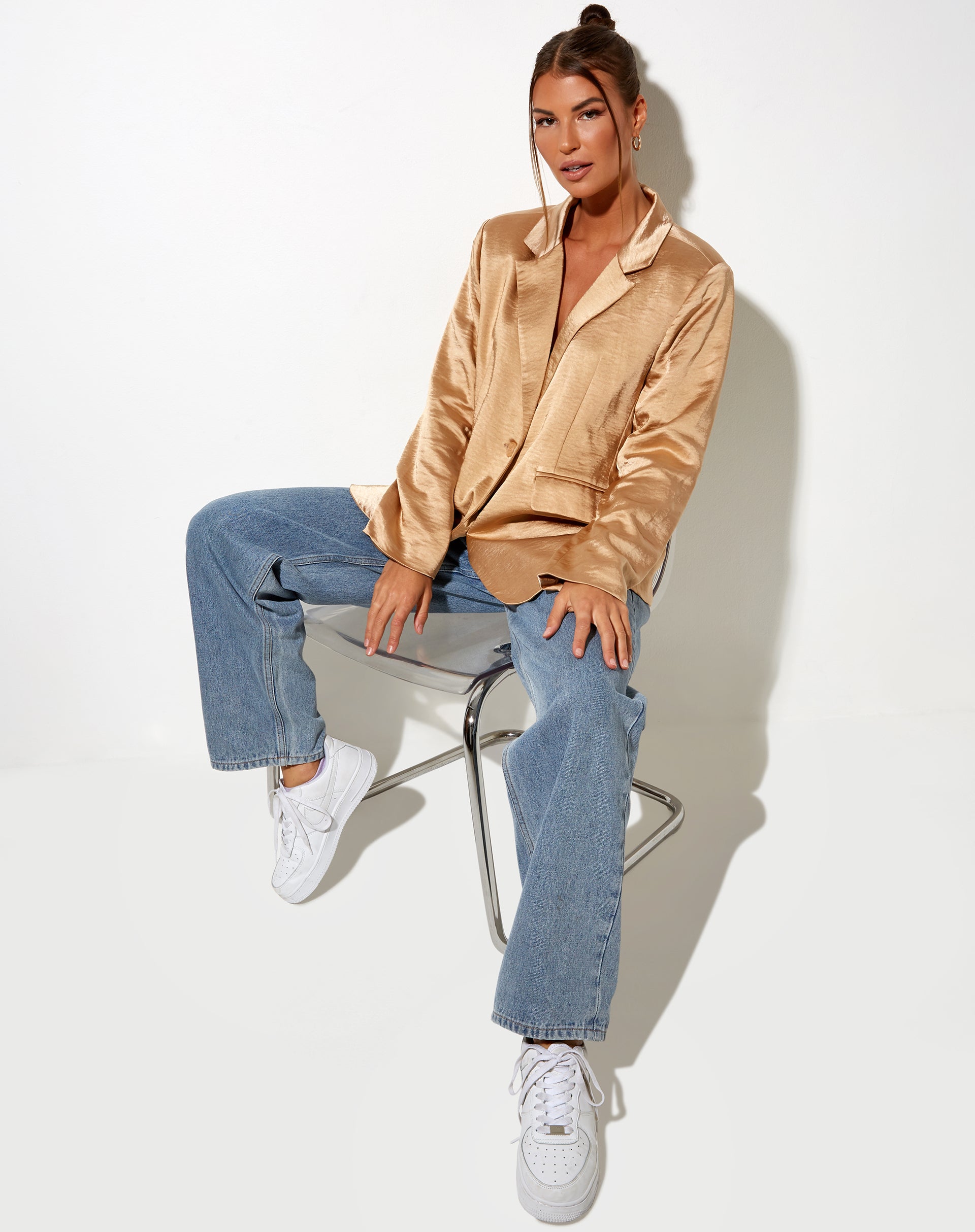 Bild von Maiwa Blazer in Satin Golden Sand