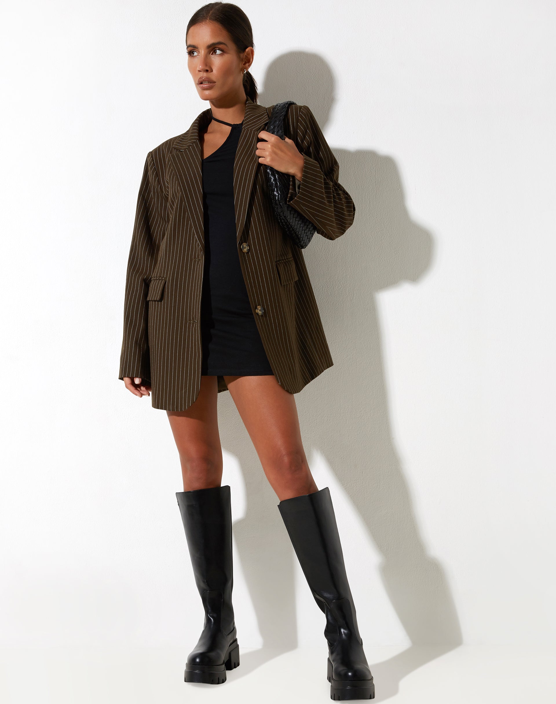 Abbildung des Maiwa Blazers in Nadelstreifen Braun