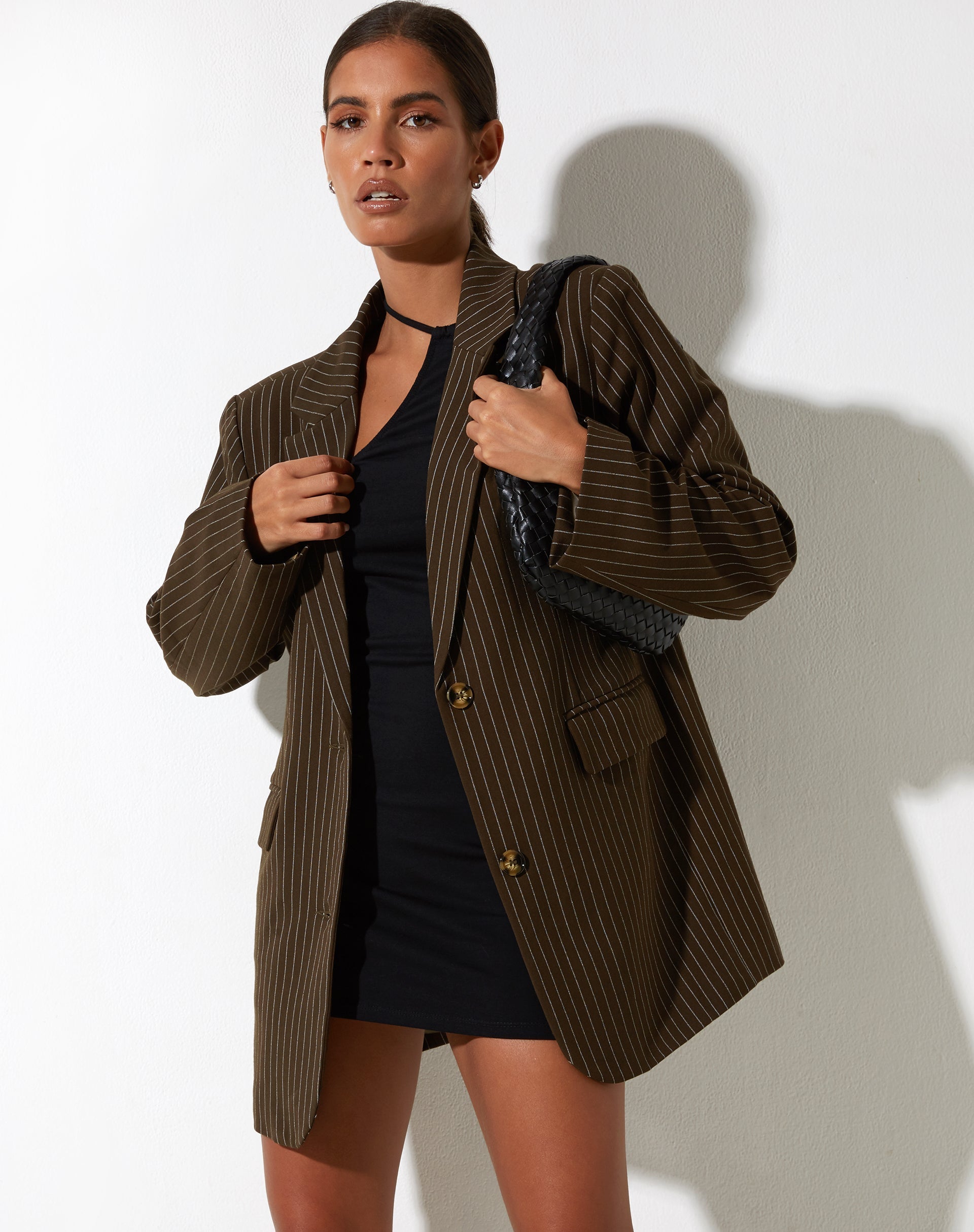 Abbildung des Maiwa Blazers in Nadelstreifen Braun