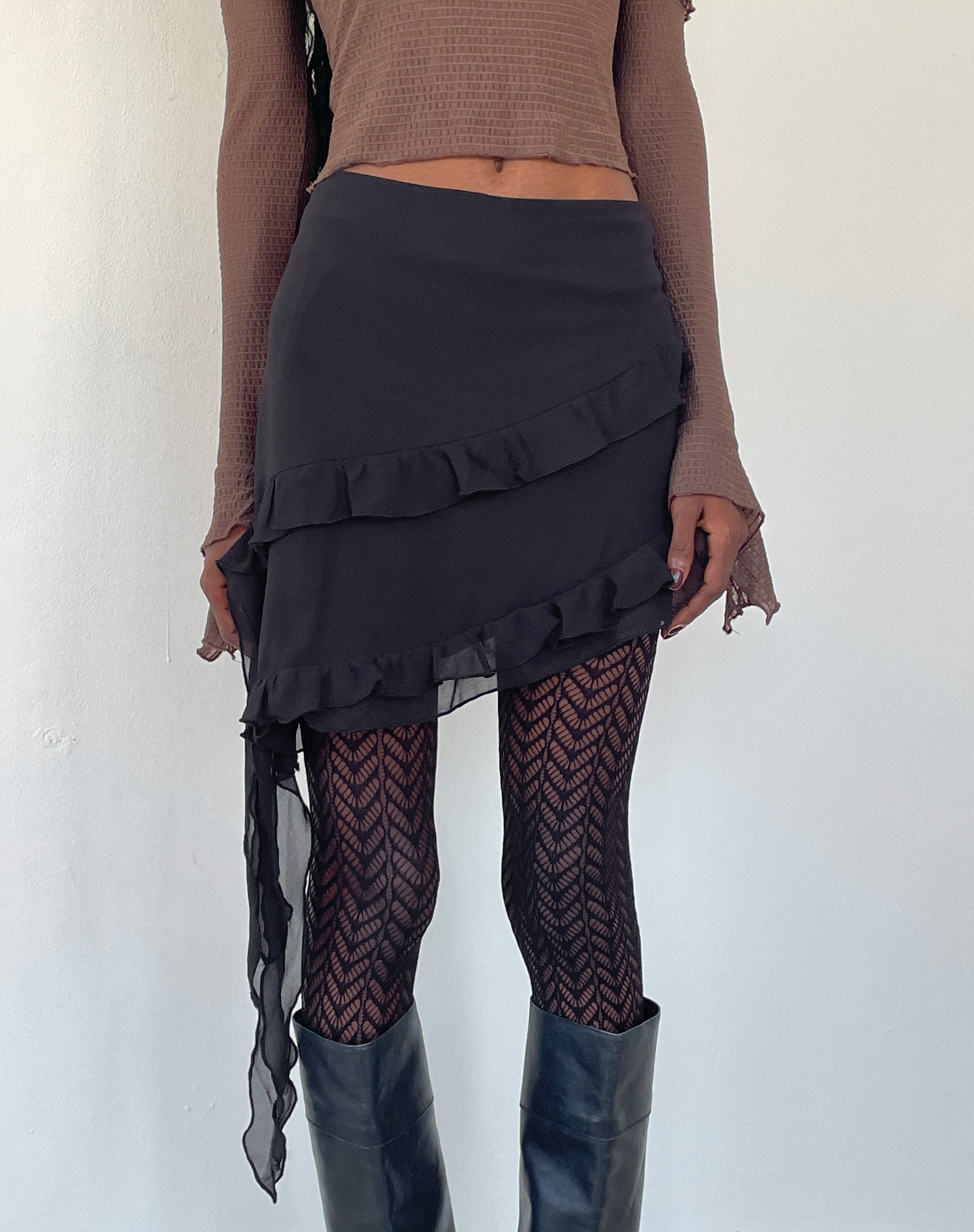 Image of Malinna Rüschenminirock aus schwarzem Chiffon