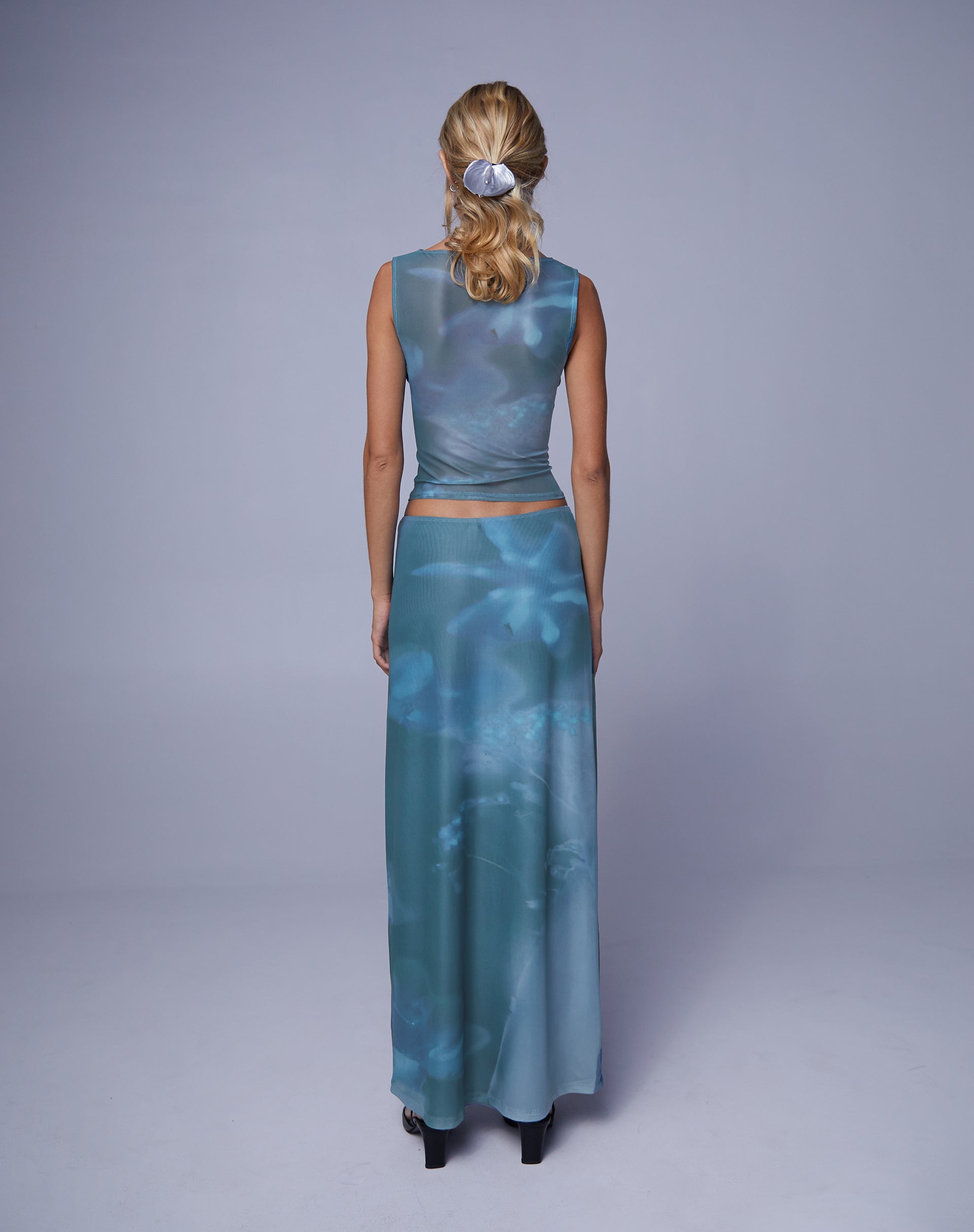 Bild von Nola Maxirock in Lumen Floral Blau