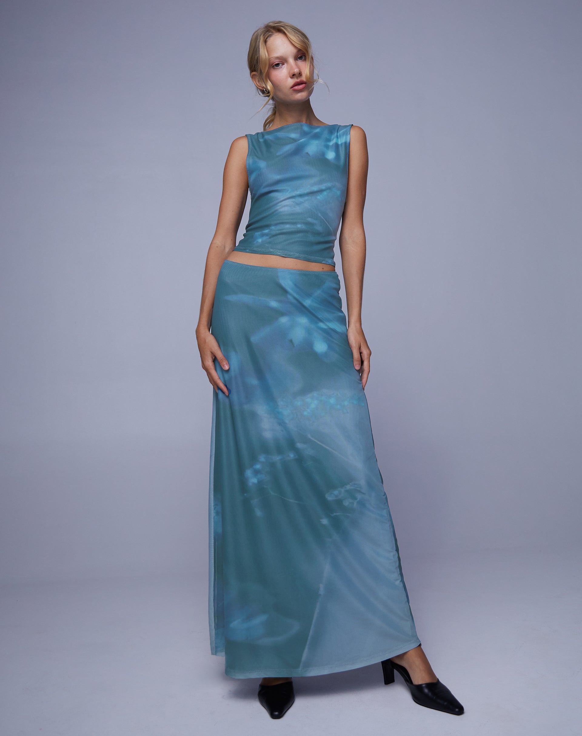 Bild von Nola Maxirock in Lumen Floral Blau