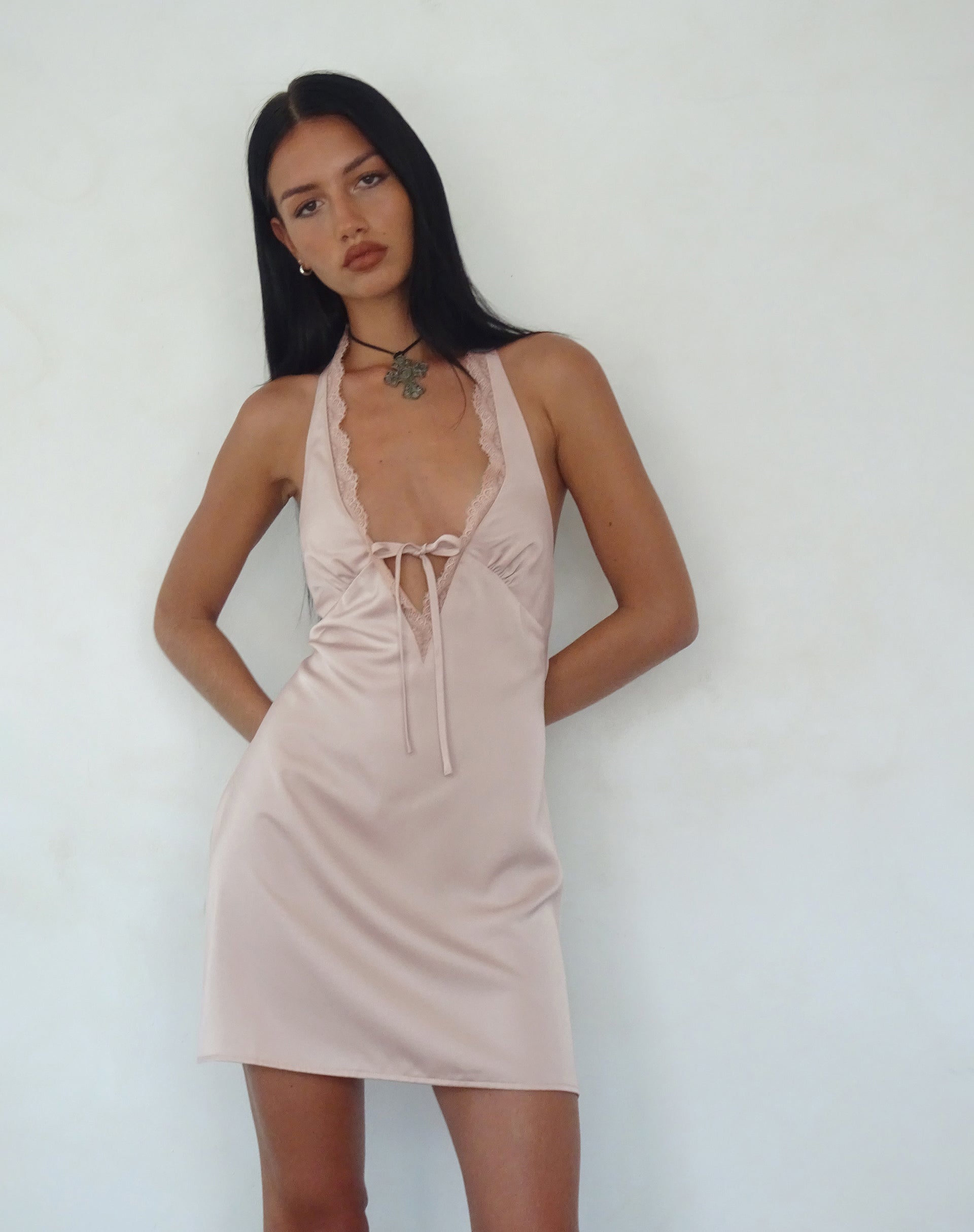 Image of Maruko Mini-Kleid mit Neckholder aus Satin Champagner
