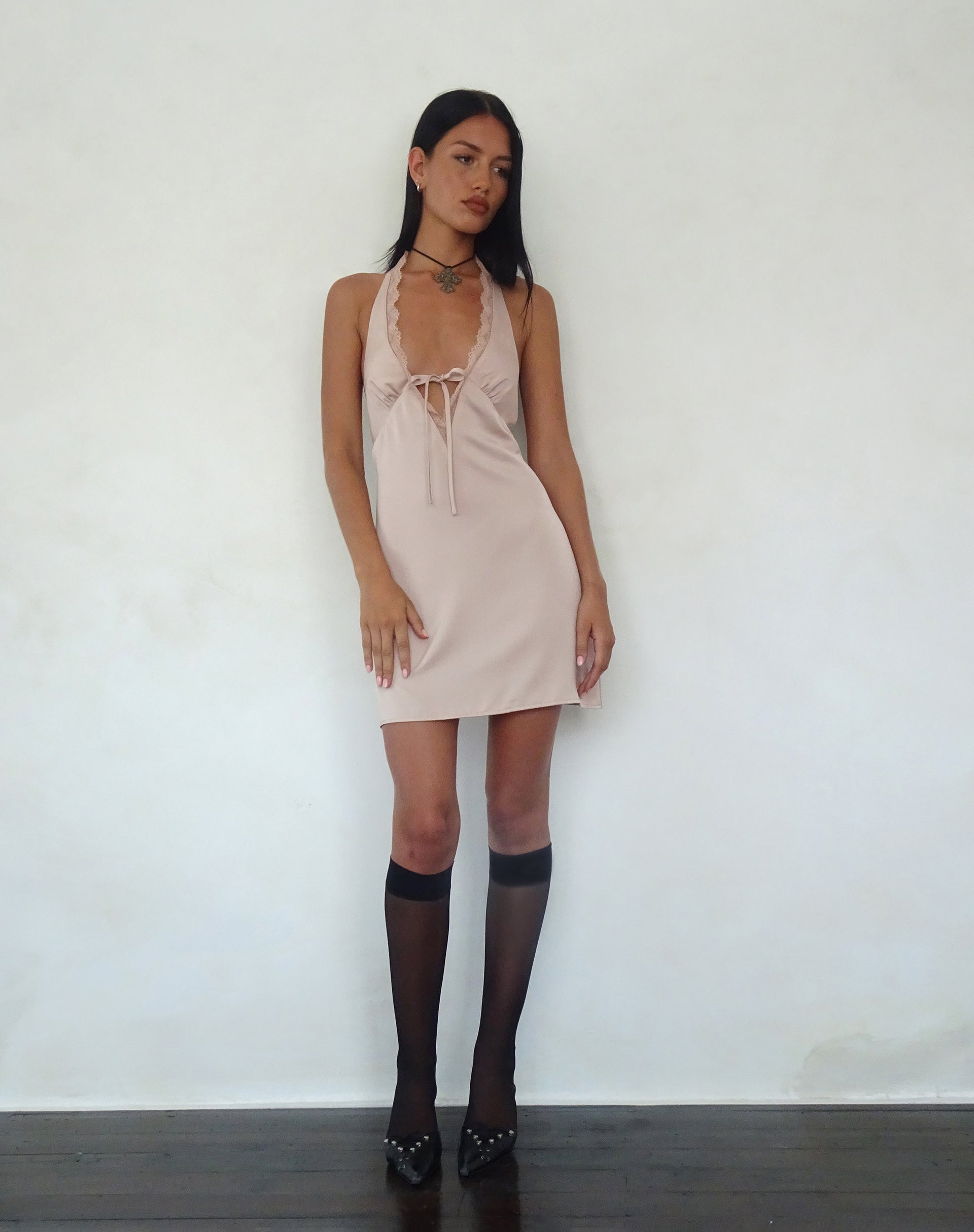 Image of Maruko Mini-Kleid mit Neckholder aus Satin Champagner