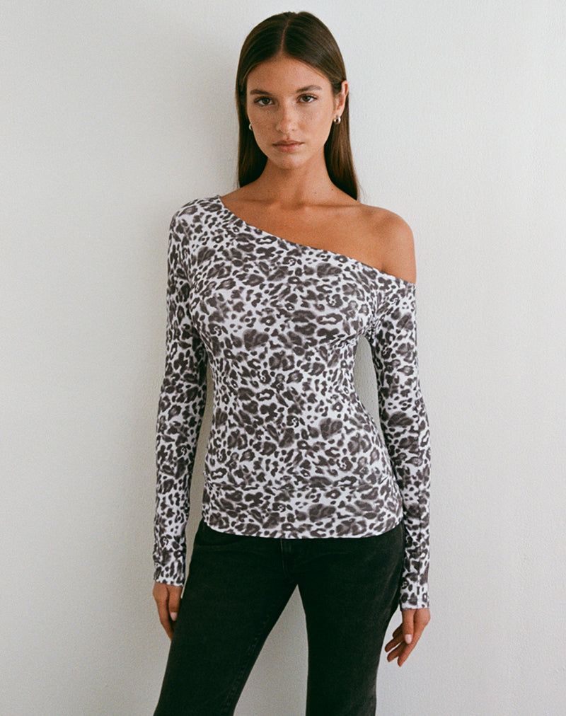 Matiah Off Shoulder Top in Jersey Blurry Leopard Grey