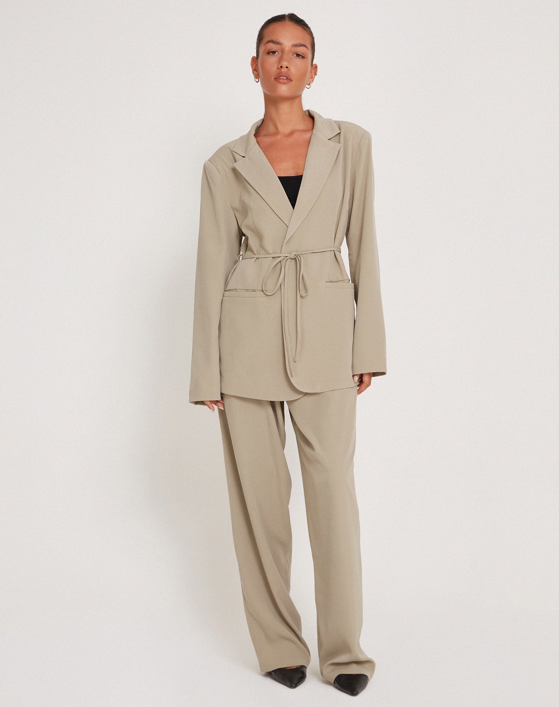 Abbildung der Sabria-Hose in Tailoring Taupe