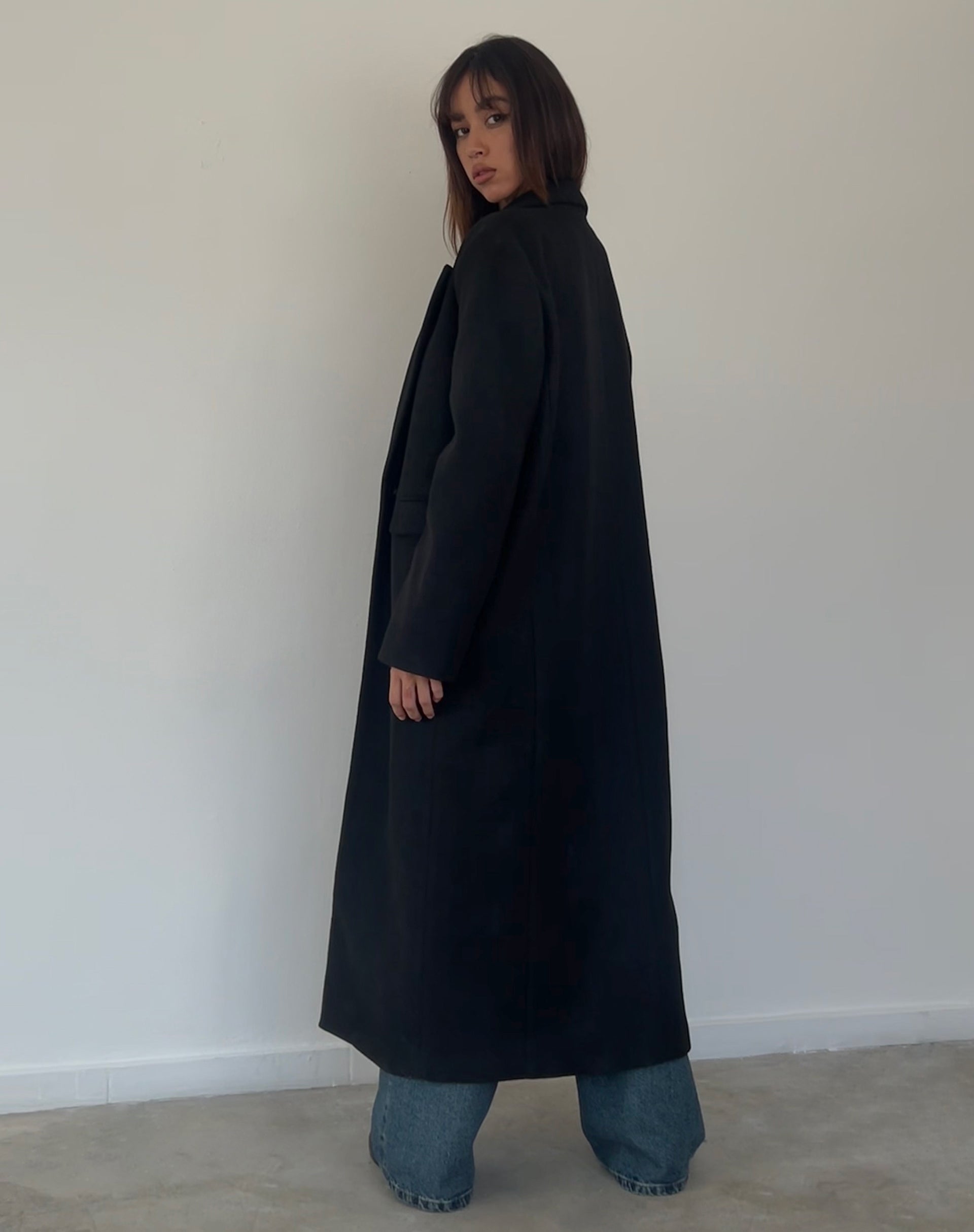 Image of Melani Langer Wollmantel in Schwarz