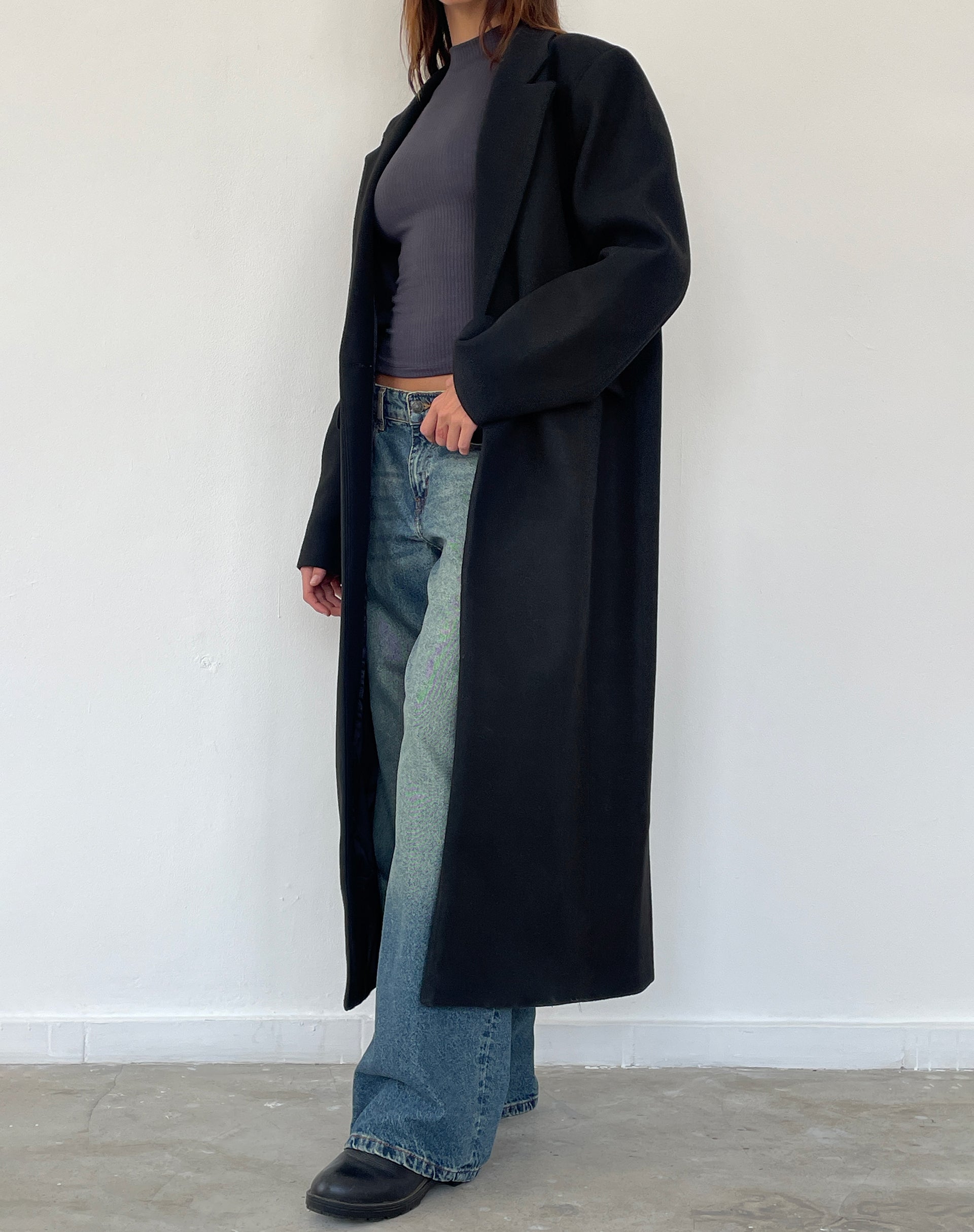 Image of Melani Langer Wollmantel in Schwarz