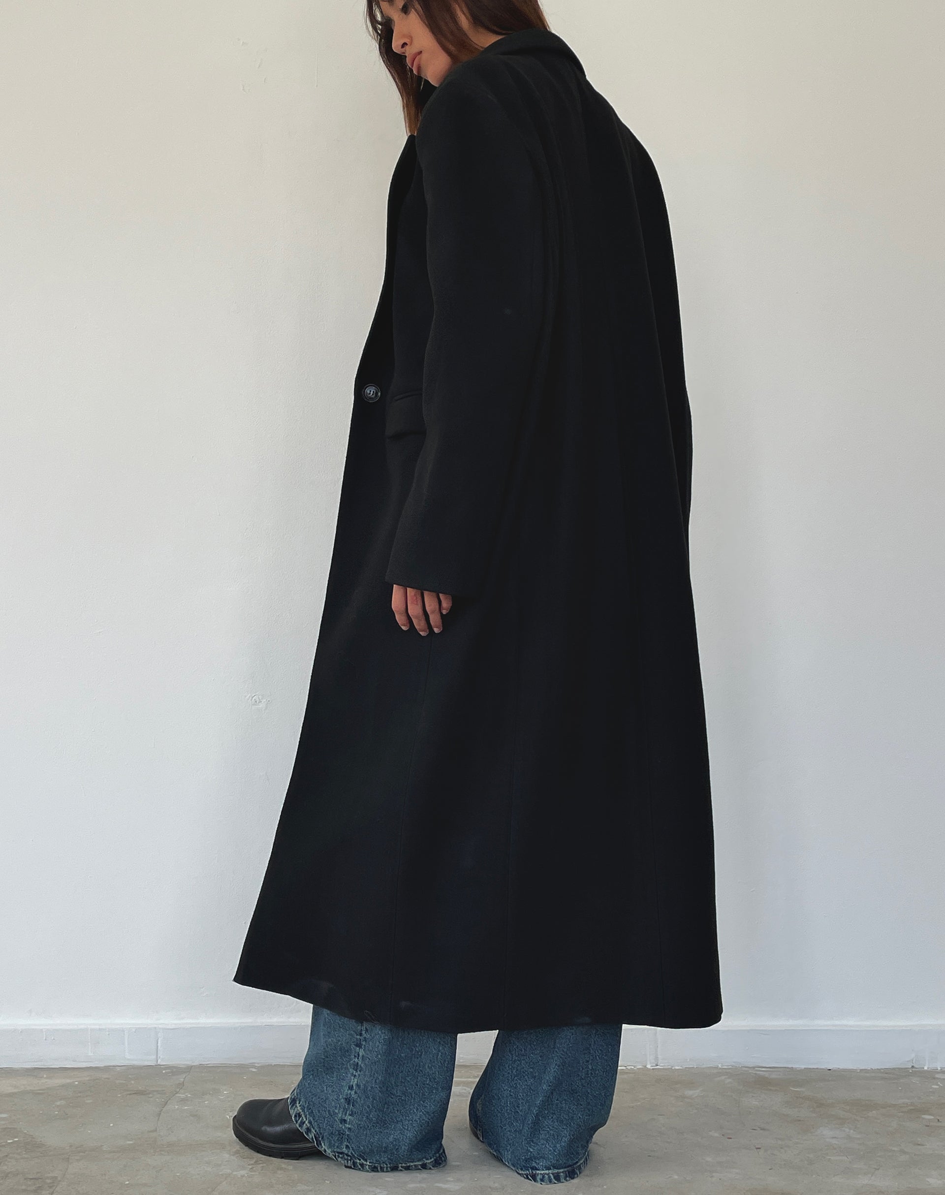 Image of Melani Langer Wollmantel in Schwarz