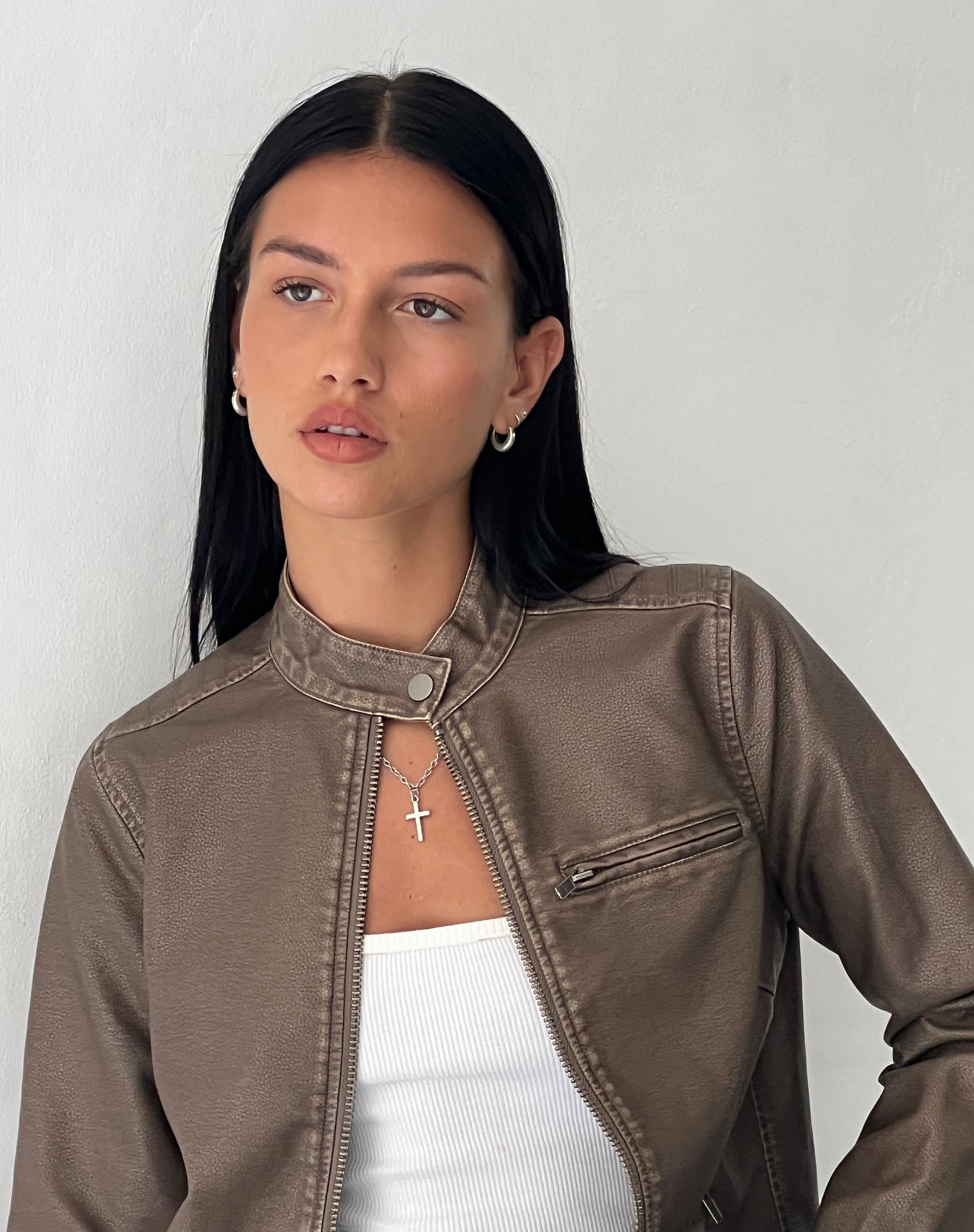 Bild von Mildred Distressed Biker Jacke in PU Olive