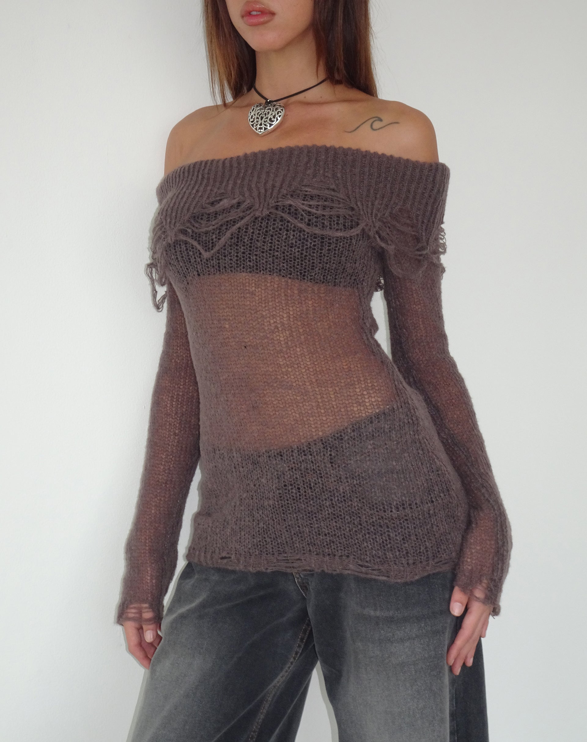 Image of Milena Distress Knit Langarm Bardot Top in Maroon