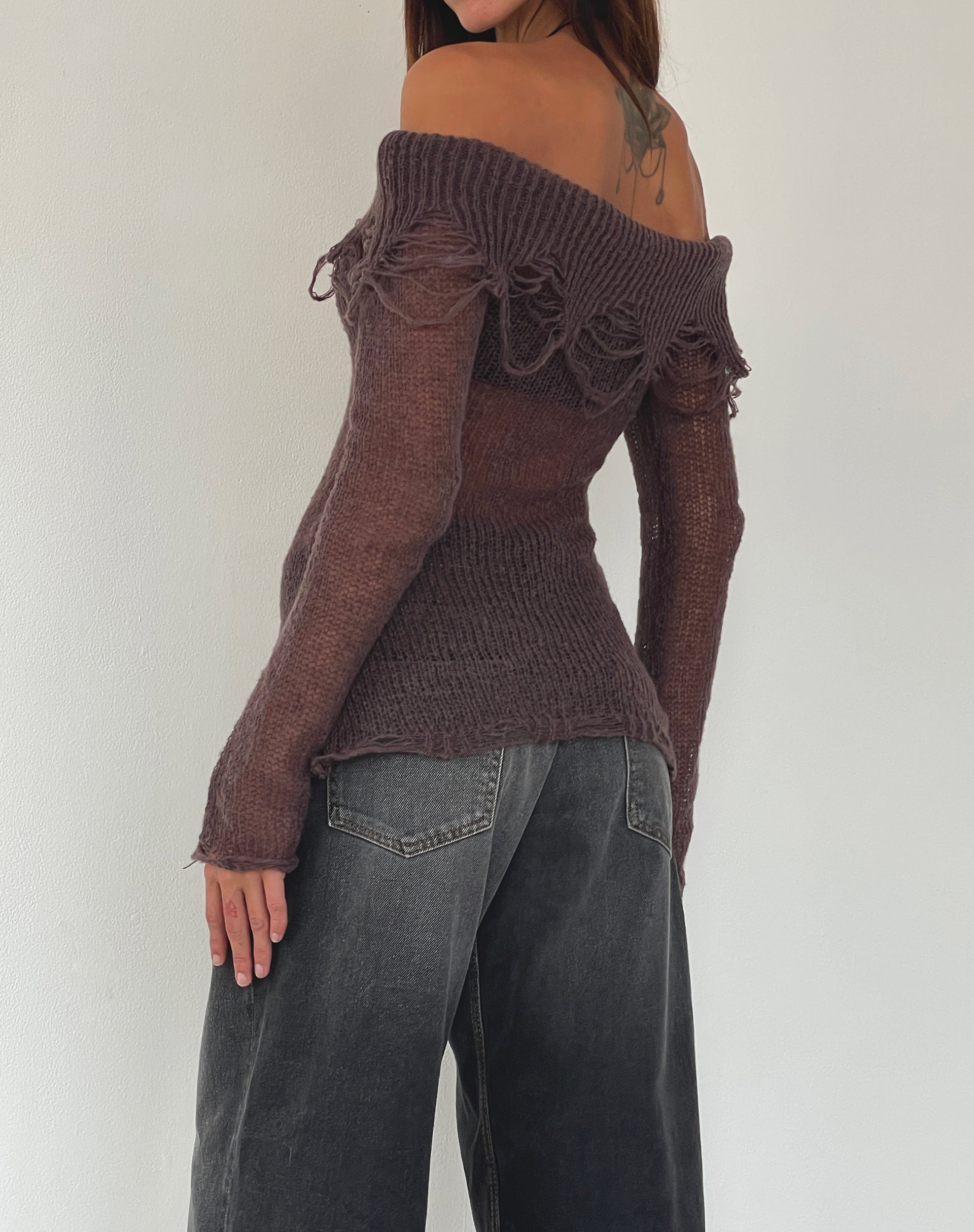 Image of Milena Distress Knit Langarm Bardot Top in Maroon