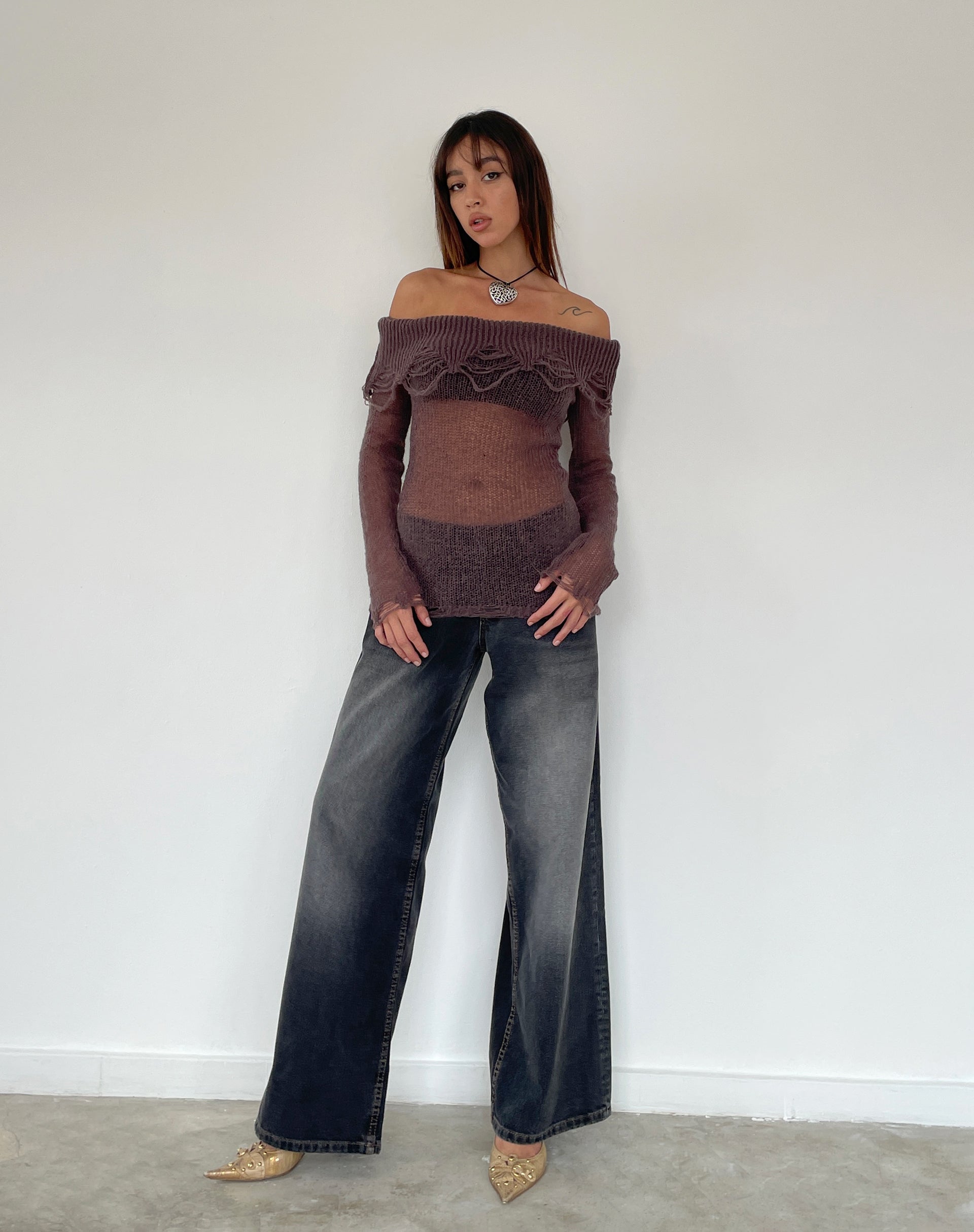 Image of Milena Distress Knit Langarm Bardot Top in Maroon