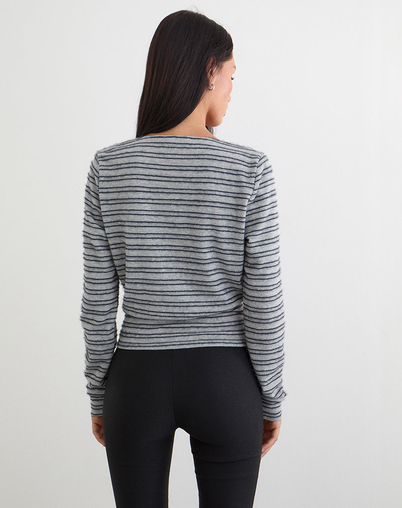 Bild des Milzie Wrap Top in horizontal gestreiftem Strick, grau und schwarz