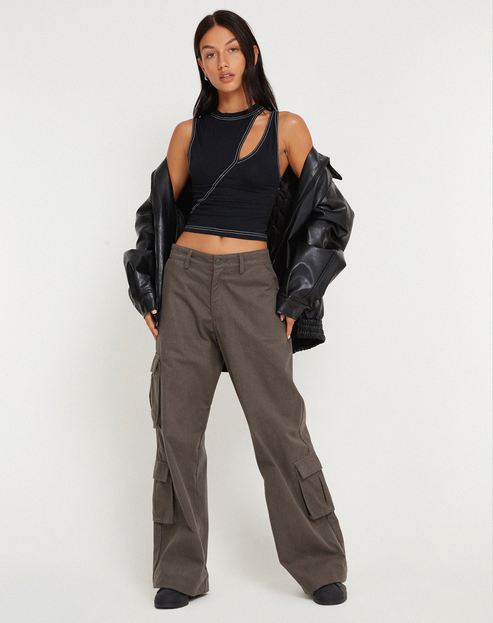 Bild von Min Cutout Crop Top in Schwarz