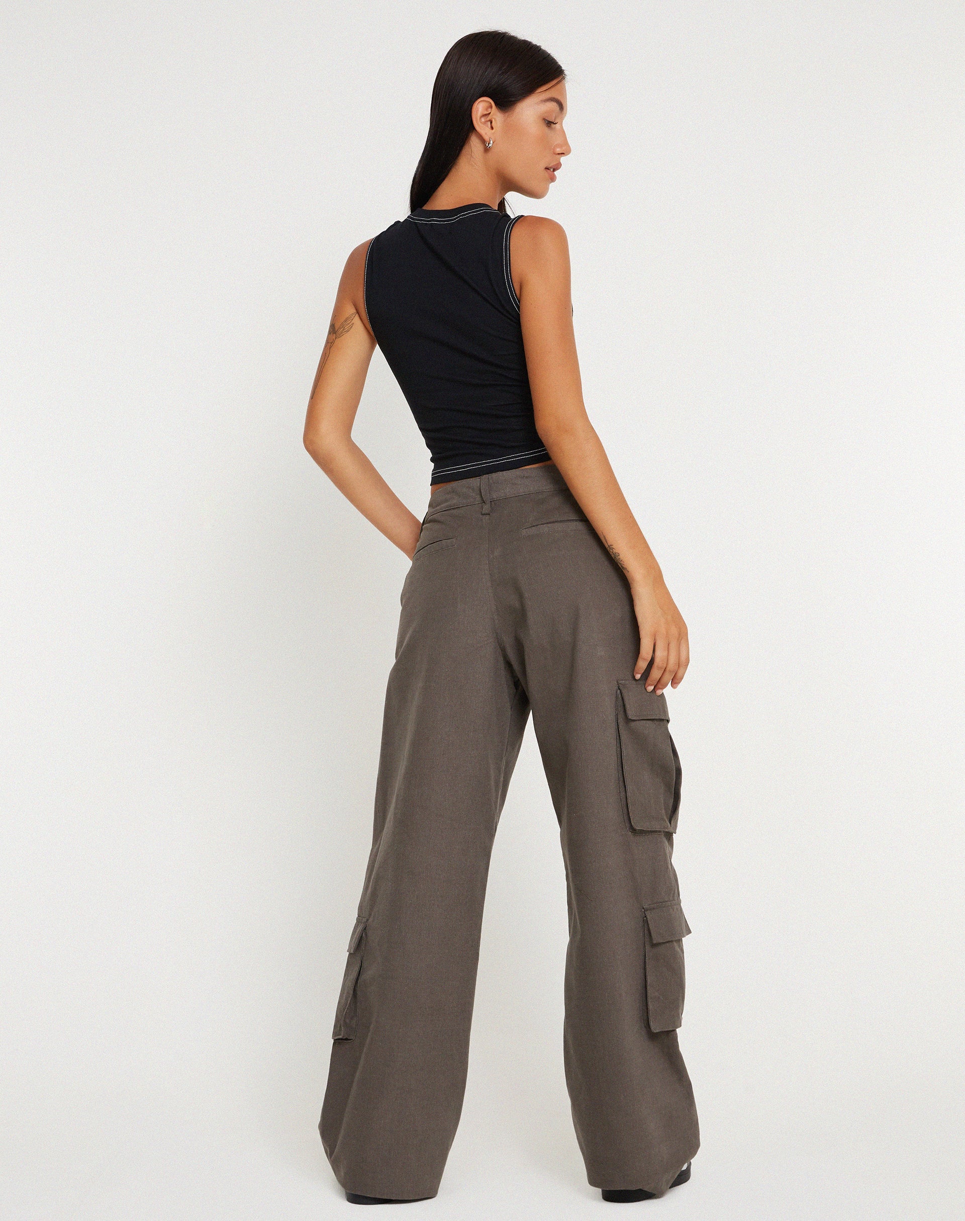 Bild von Min Cutout Crop Top in Schwarz